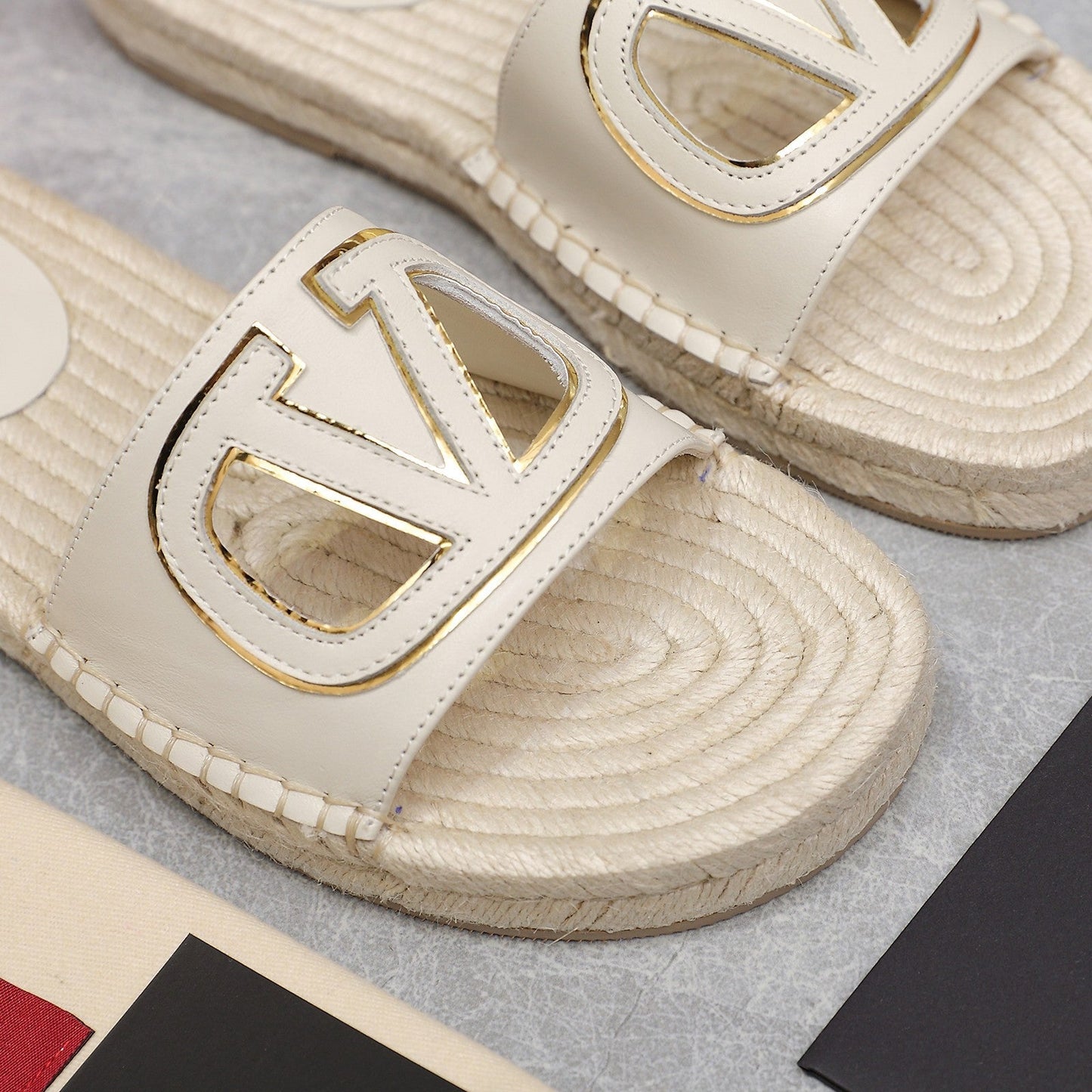 Vlogo Cut-Out Slide 20 Ivory Calfskin Beige Sole Raffia