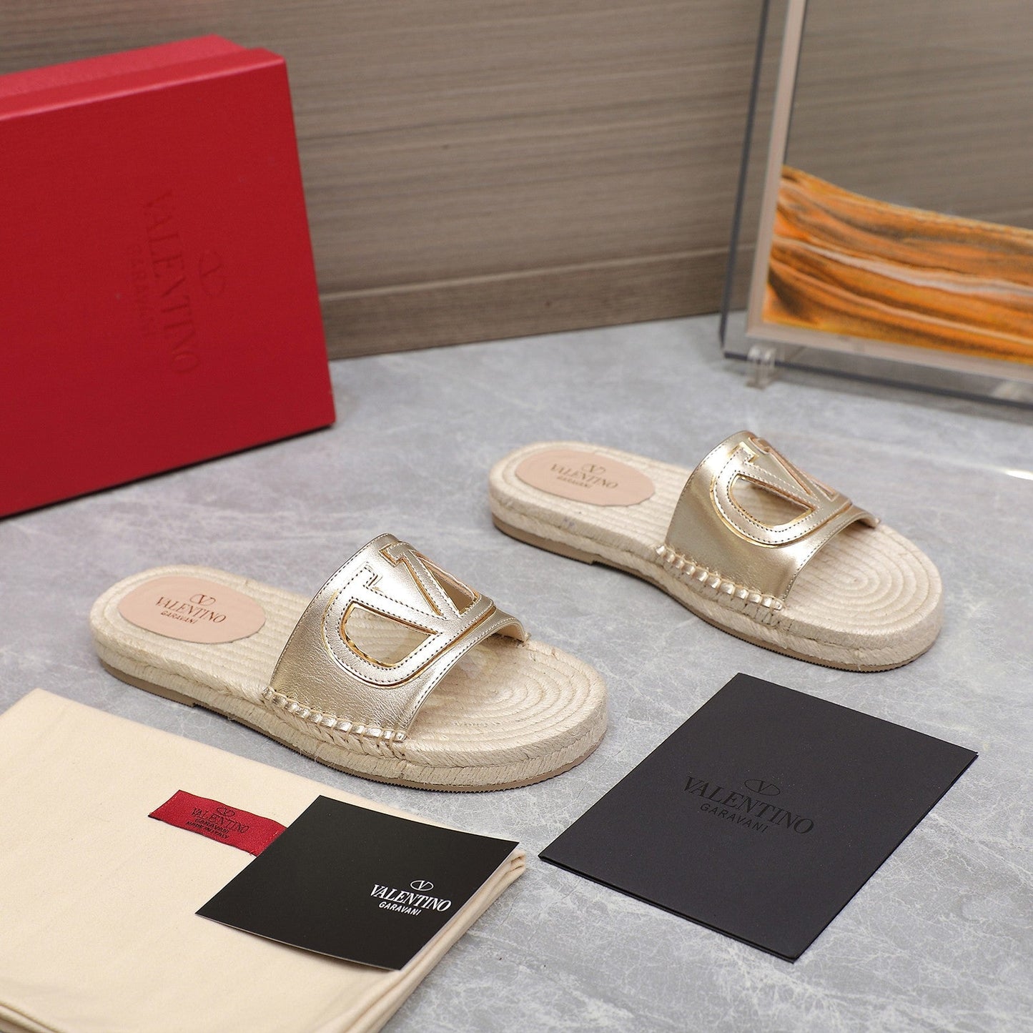 Vlogo Cut-Out Slide 20 Gold Calfskin Beige Sole Raffia