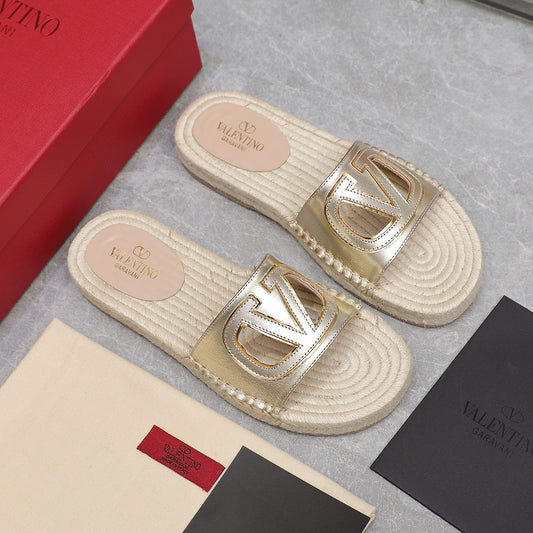 Vlogo Cut-Out Slide 20 Gold Calfskin Beige Sole Raffia