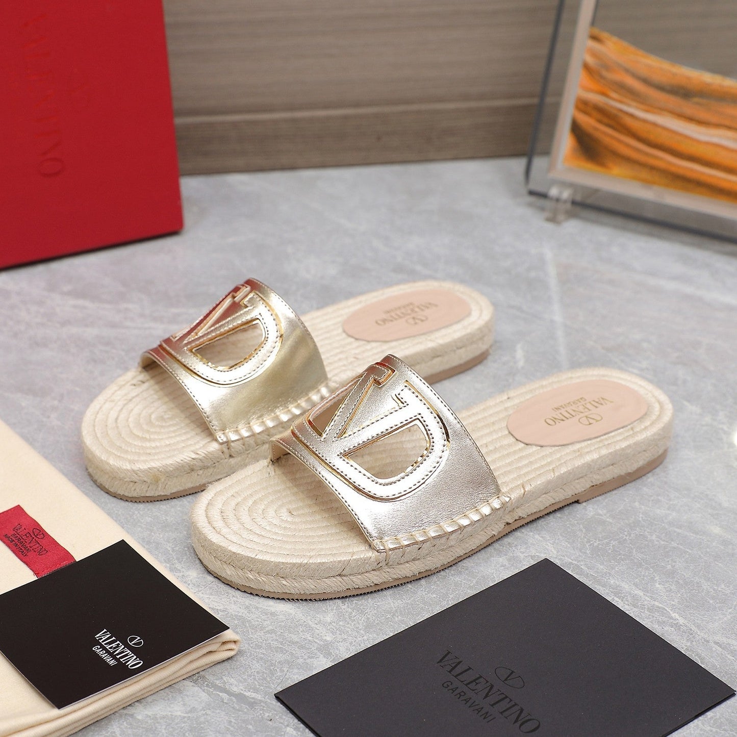 Vlogo Cut-Out Slide 20 Gold Calfskin Beige Sole Raffia