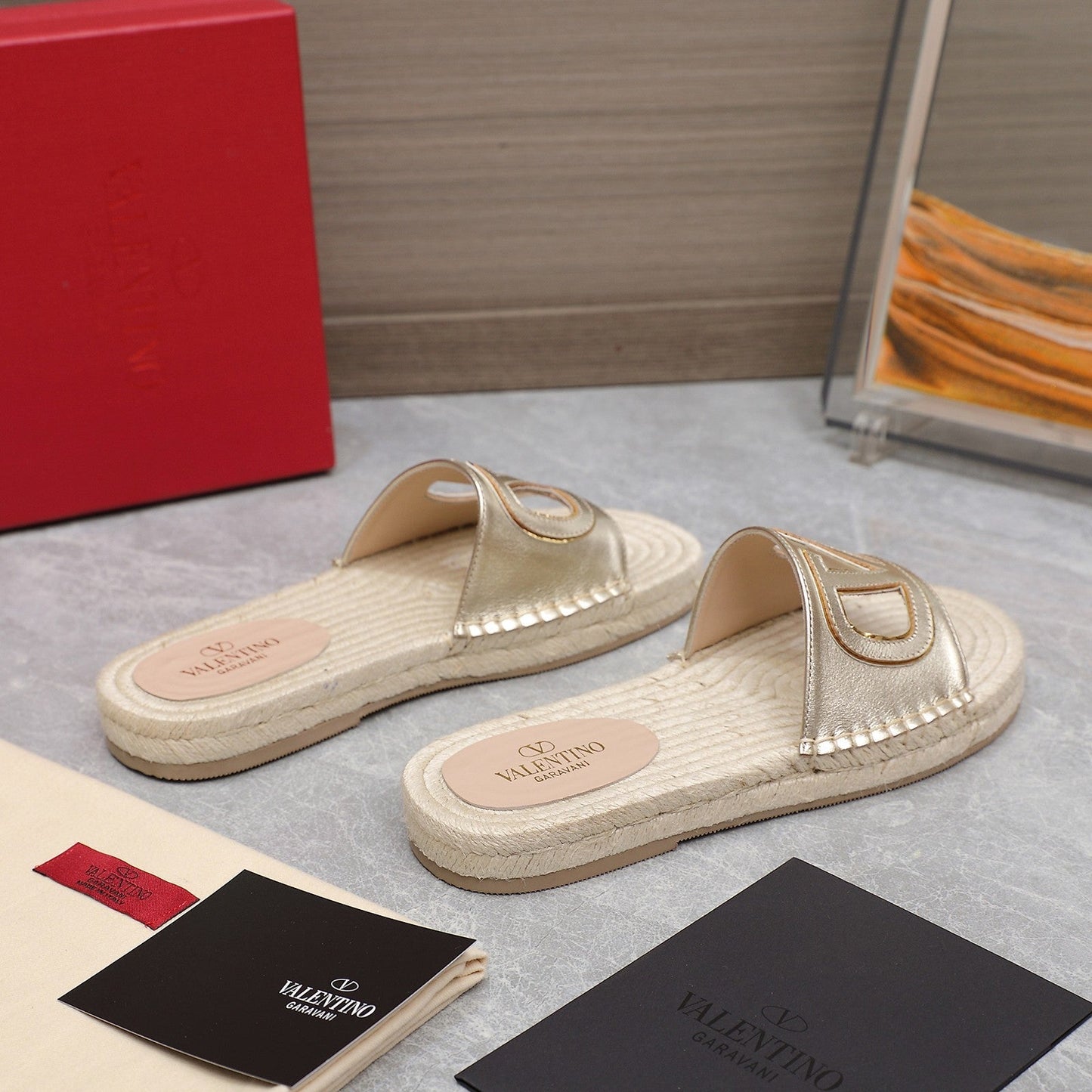 Vlogo Cut-Out Slide 20 Gold Calfskin Beige Sole Raffia