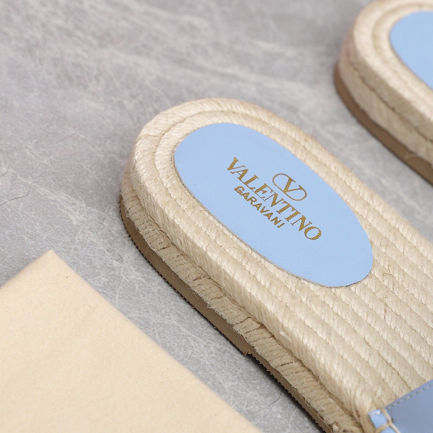 Vlogo Cut-Out Slide 20 Baby Blue Calfskin Beige Sole Raffia