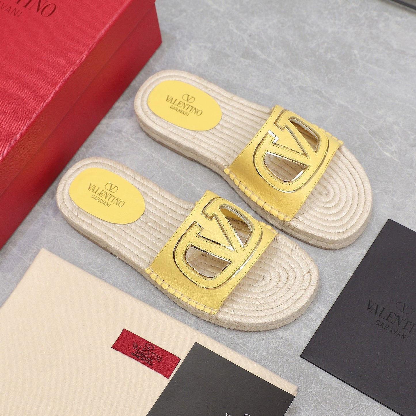 Vlogo Cut-Out Slide 20 Yellow Calfskin Beige Sole Raffia