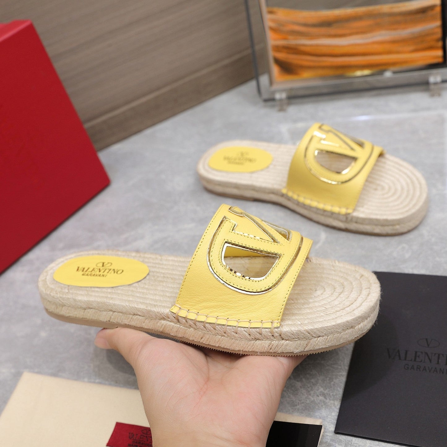 Vlogo Cut-Out Slide 20 Yellow Calfskin Beige Sole Raffia