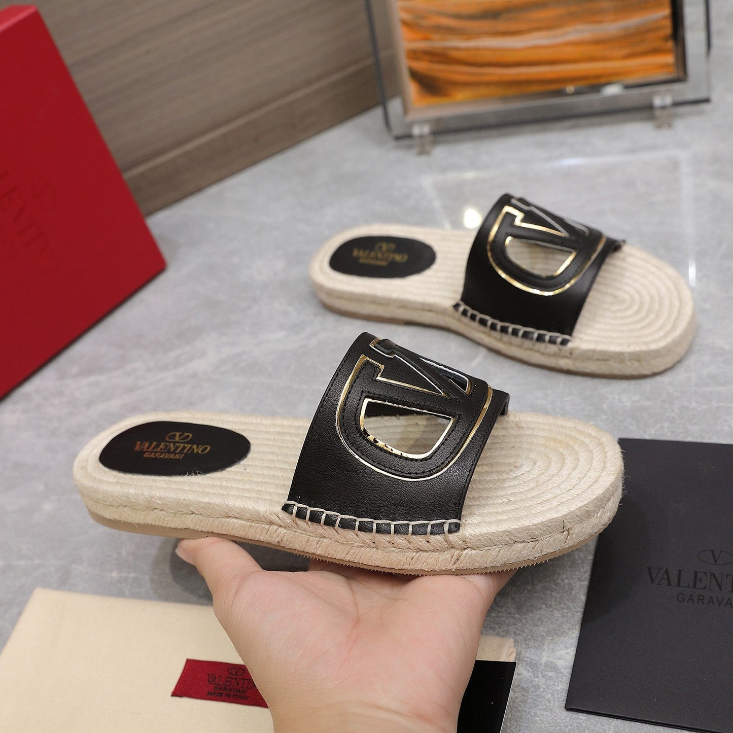 Vlogo Cut-Out Slide 20 Black Calfskin Beige Sole Raffia