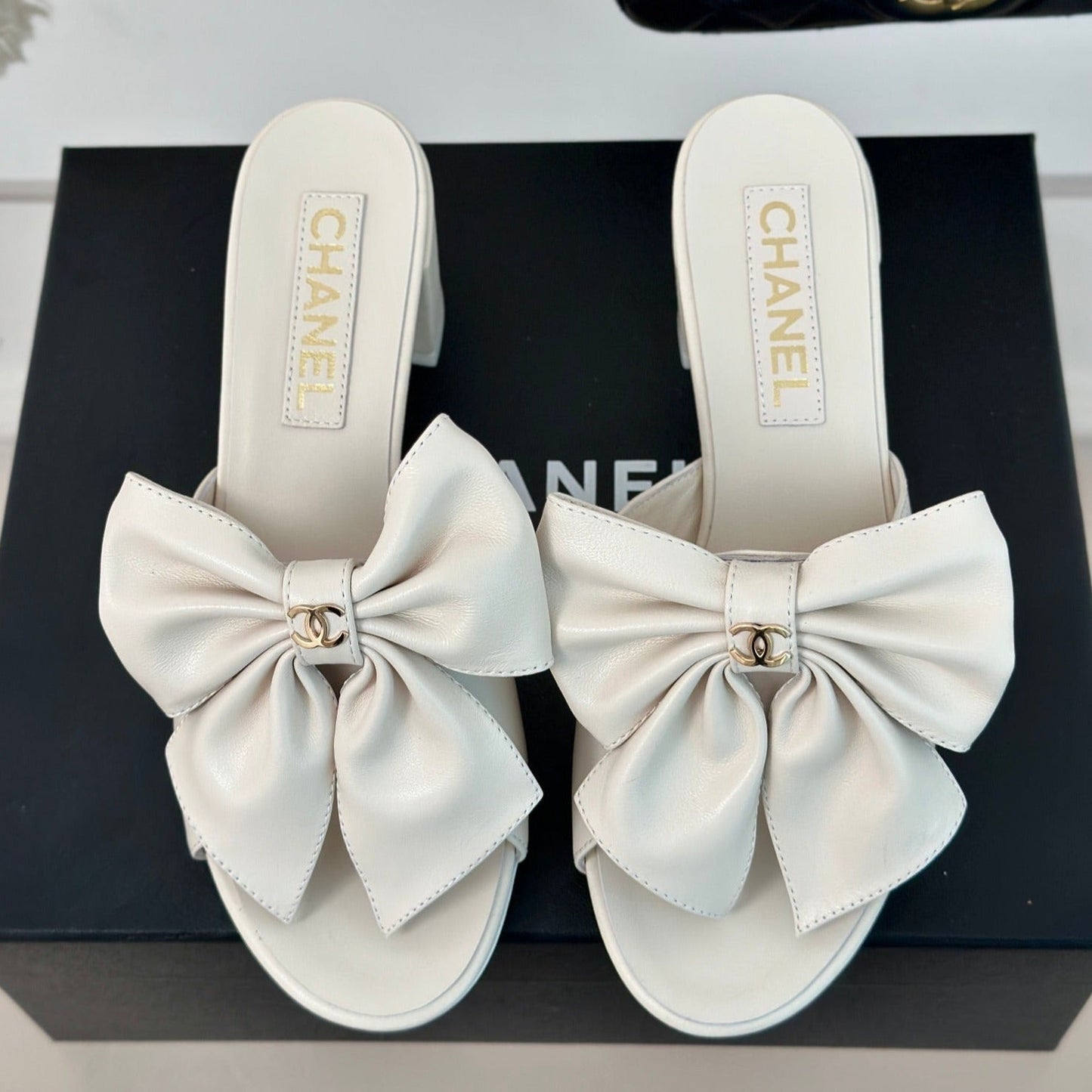 cc big bow sandal 60 white lambskin