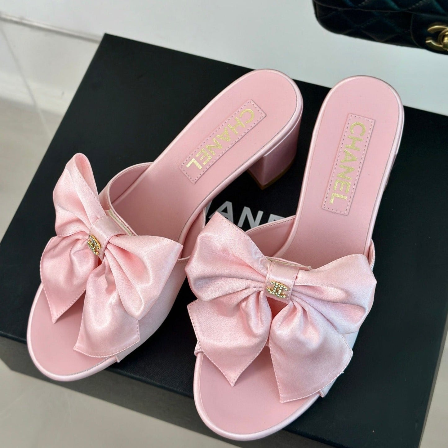 cc big bow sandal 60 pink lambskin