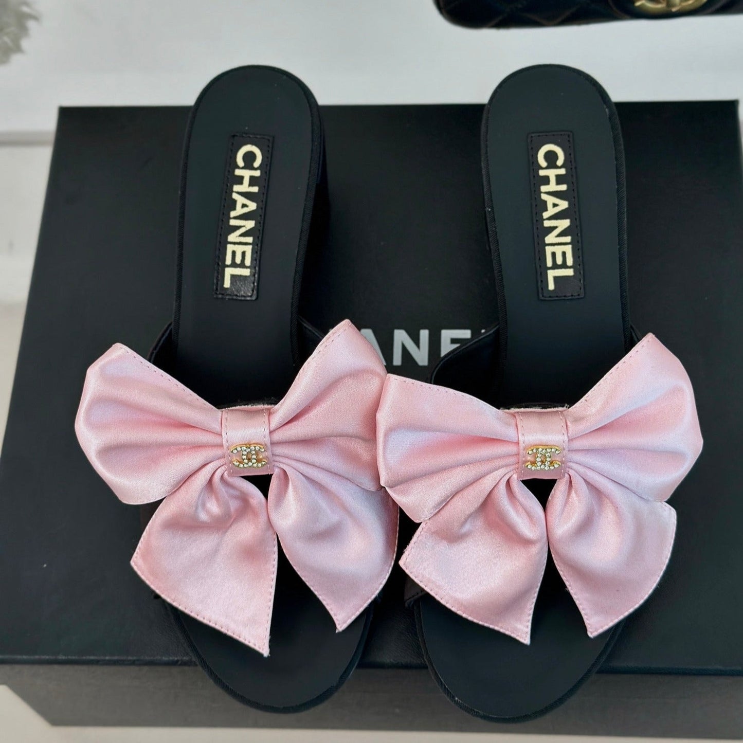 cc pink big bow sandal 60 black lambskin