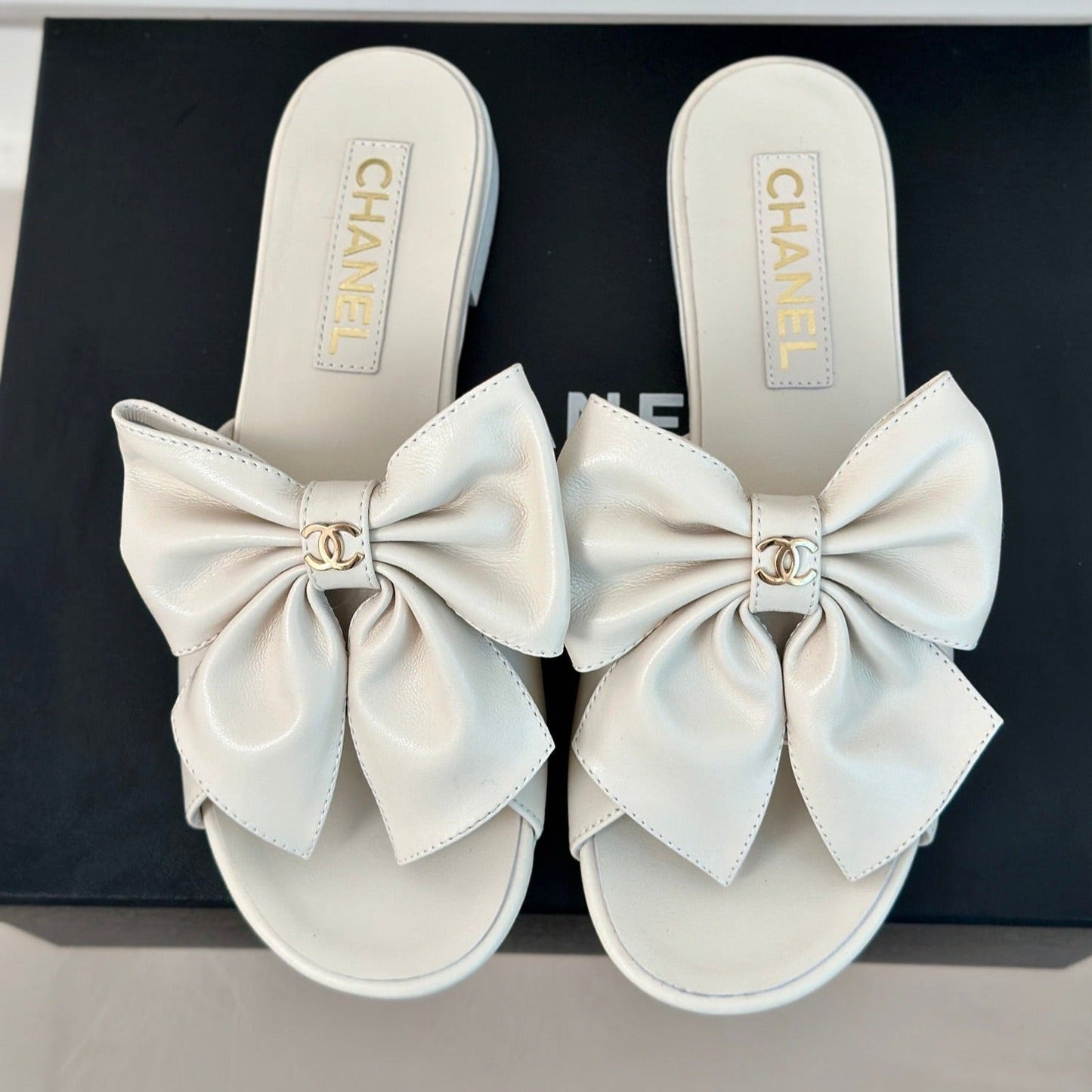 cc big bow flat sandals white lambkin