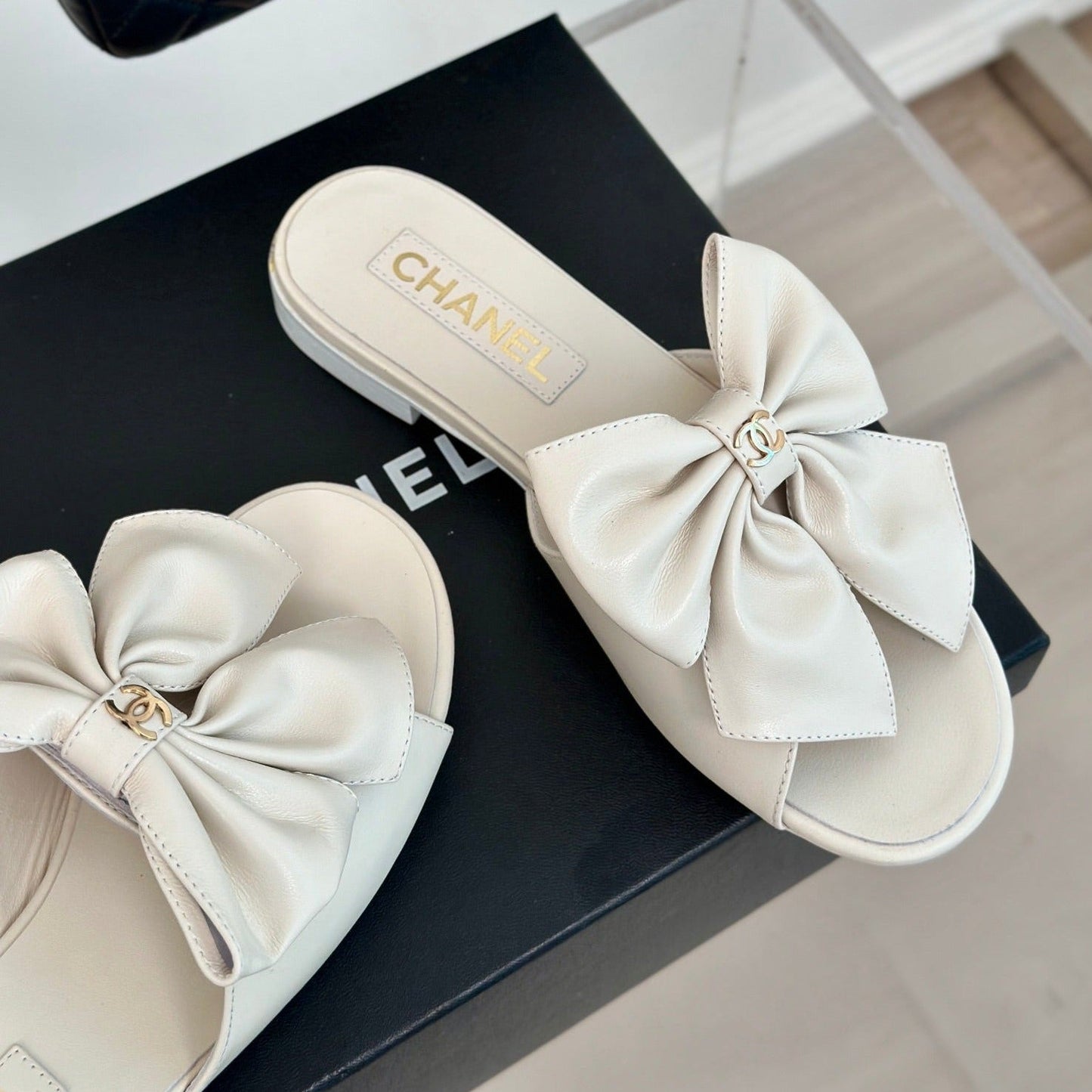 cc big bow flat sandals white lambkin