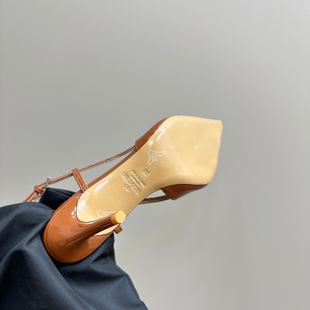 VLOGO SIGNATURE GINGER ORANGE PATENT LEATHER SLINGBACK PUMP 80MM