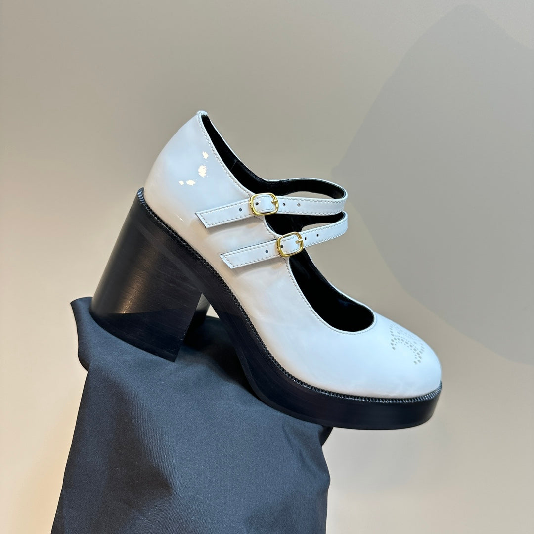 TESS BABIES IN WHITE PATENT CALFSKIN