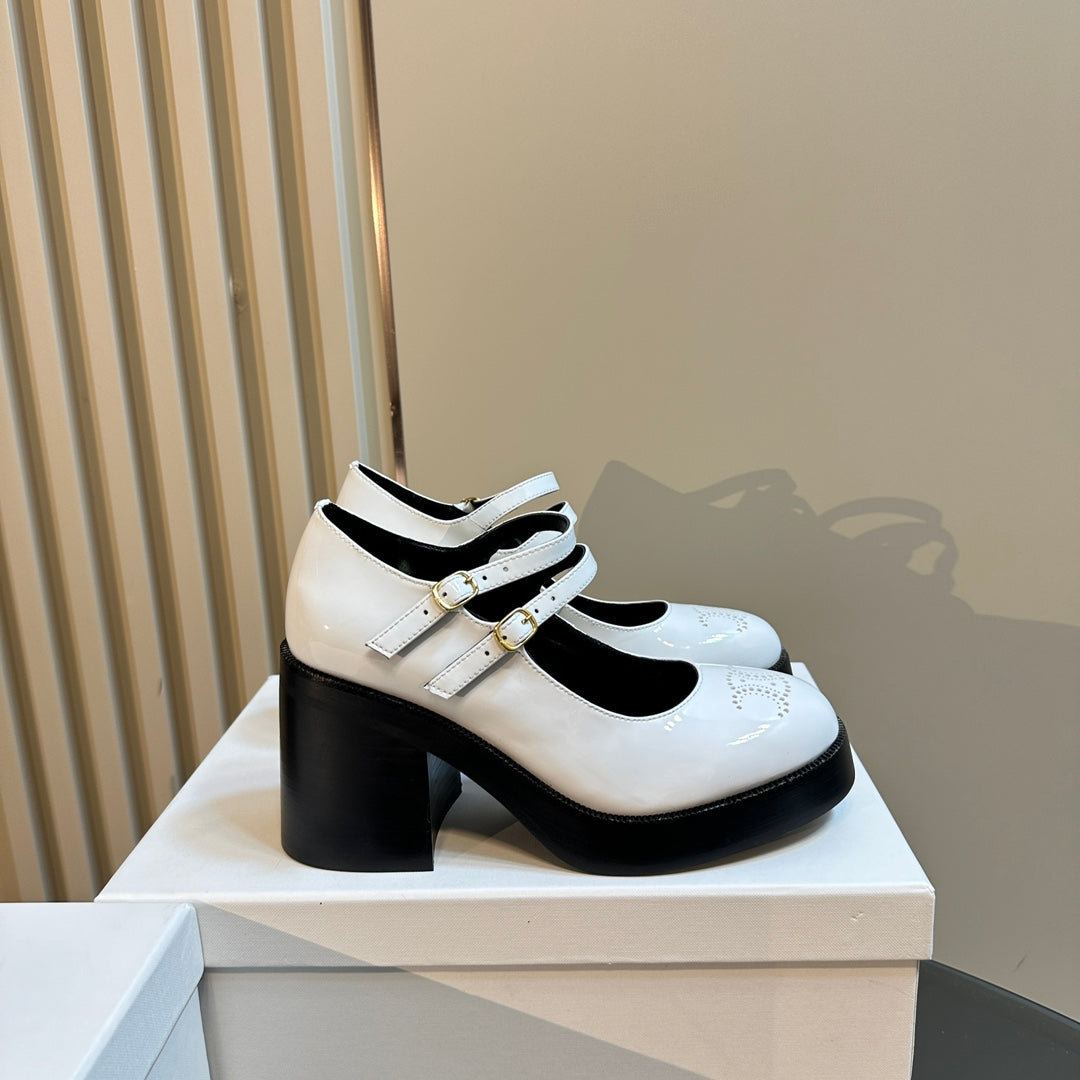 TESS BABIES IN WHITE PATENT CALFSKIN