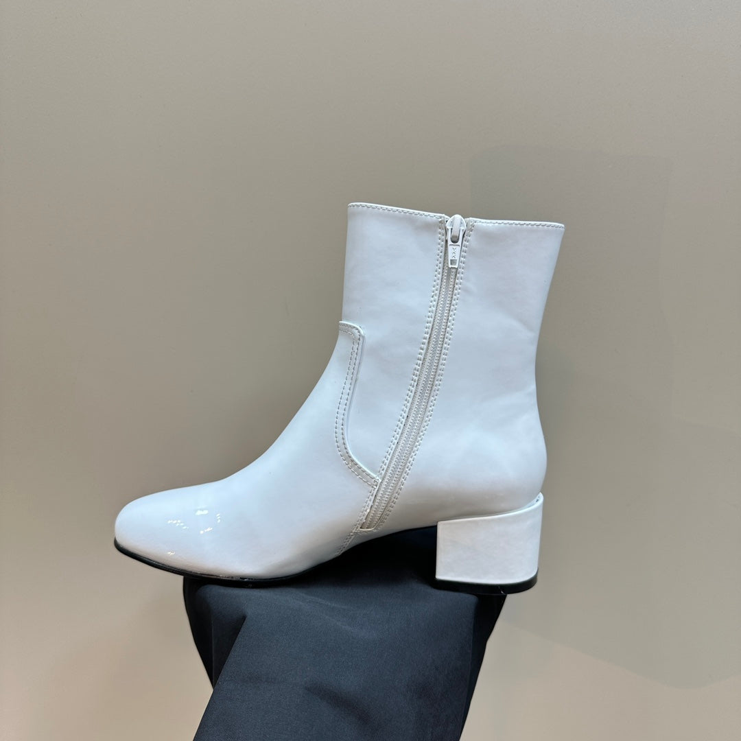 TRIPHOME CHUNKY HEEL BOOTS IN WHITE SHEEPSKIN