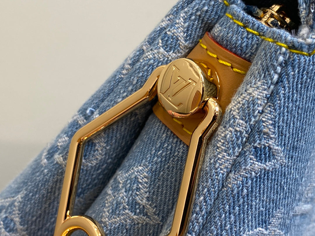 coussin bb 21 blue denim gold hardware