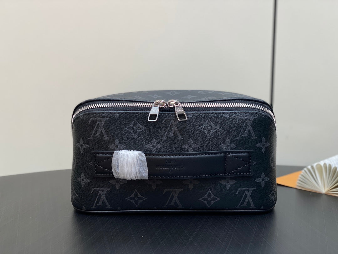 TOILETRY BAG 24 IN BLACK MONOGRAM ECLIPSE CANVAS