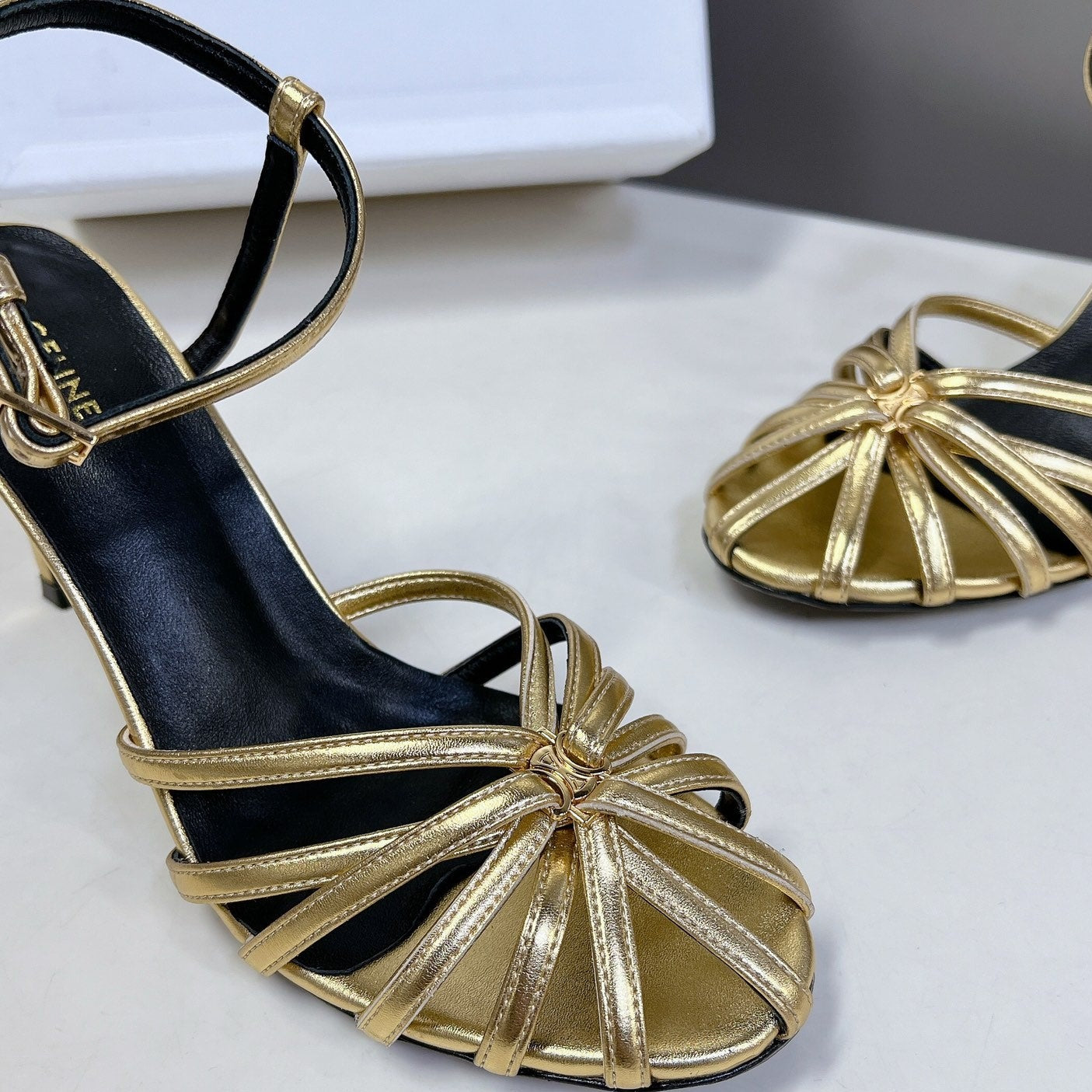 RIOMPHE SANDAL IN LAMBSKIN GOLD