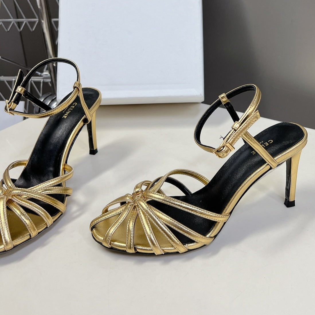 RIOMPHE SANDAL IN LAMBSKIN GOLD