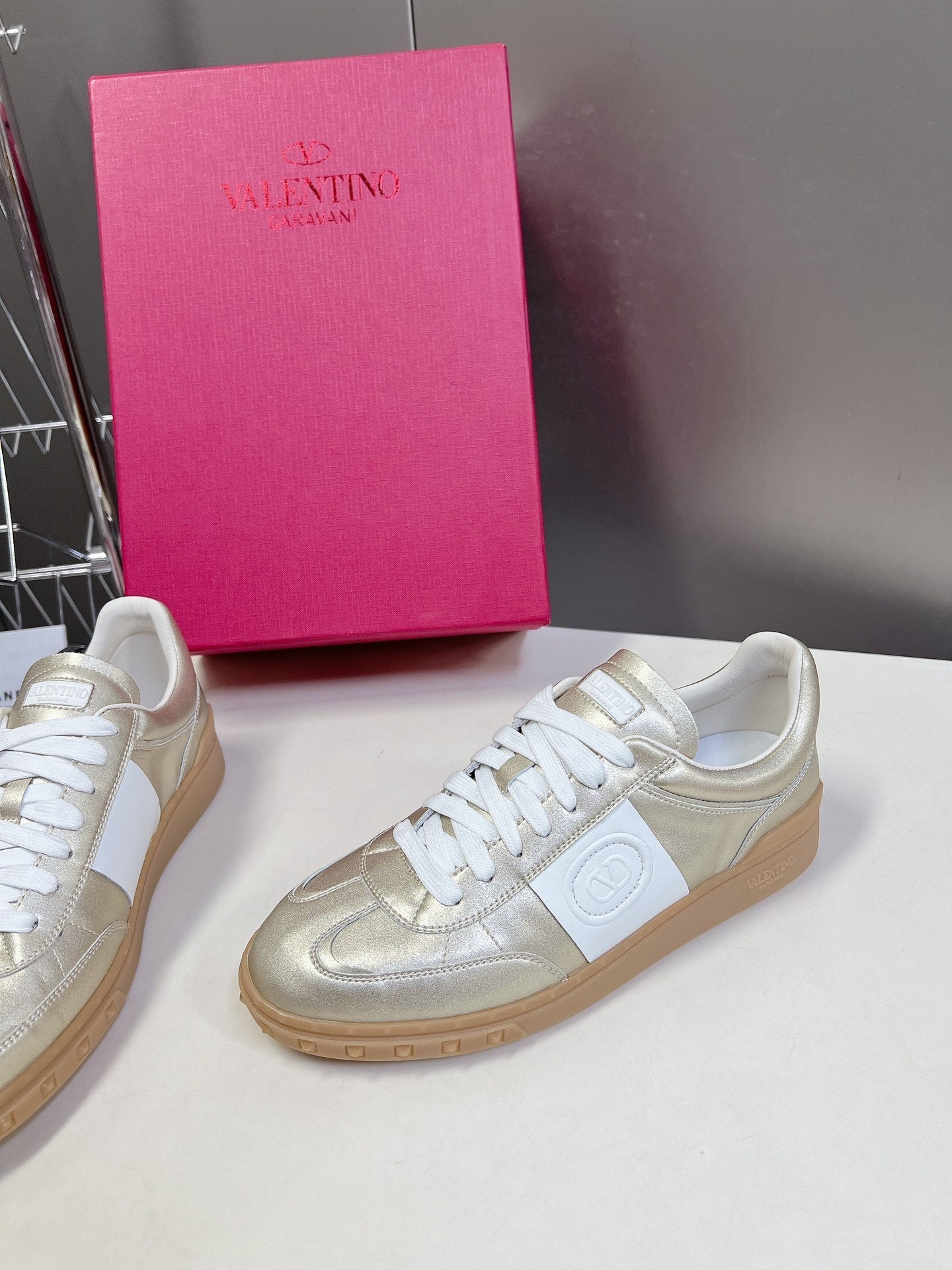 Upvillage Trainer In Platinum Gold Mix White Laminated Calfskin 989600