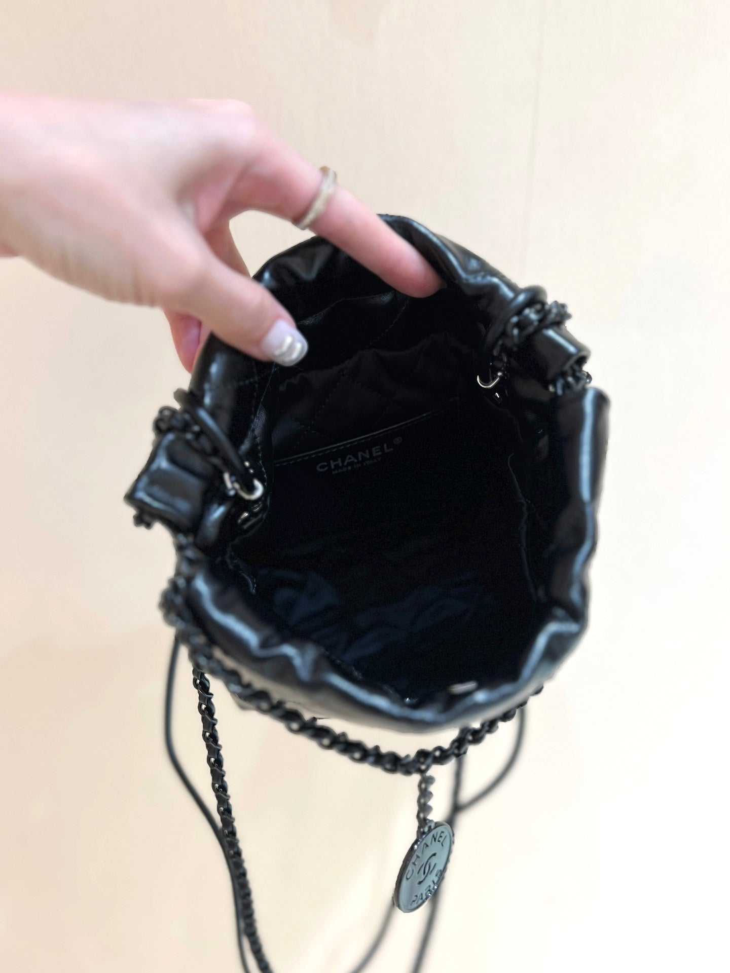 cc22 mini hobo bag 20cm all black lambskin