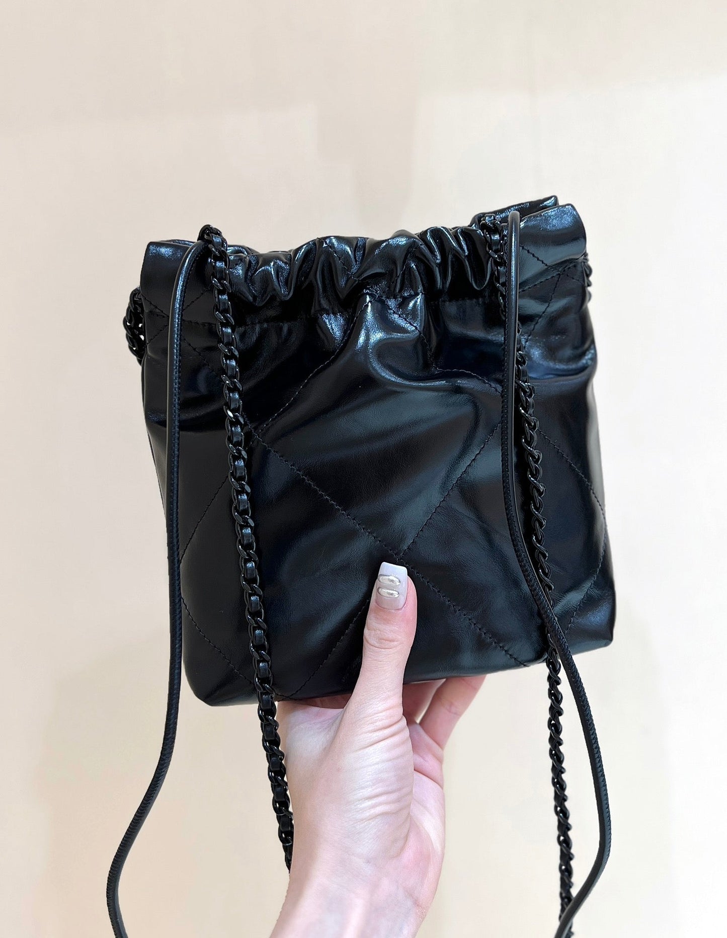 cc22 mini hobo bag 20cm all black lambskin