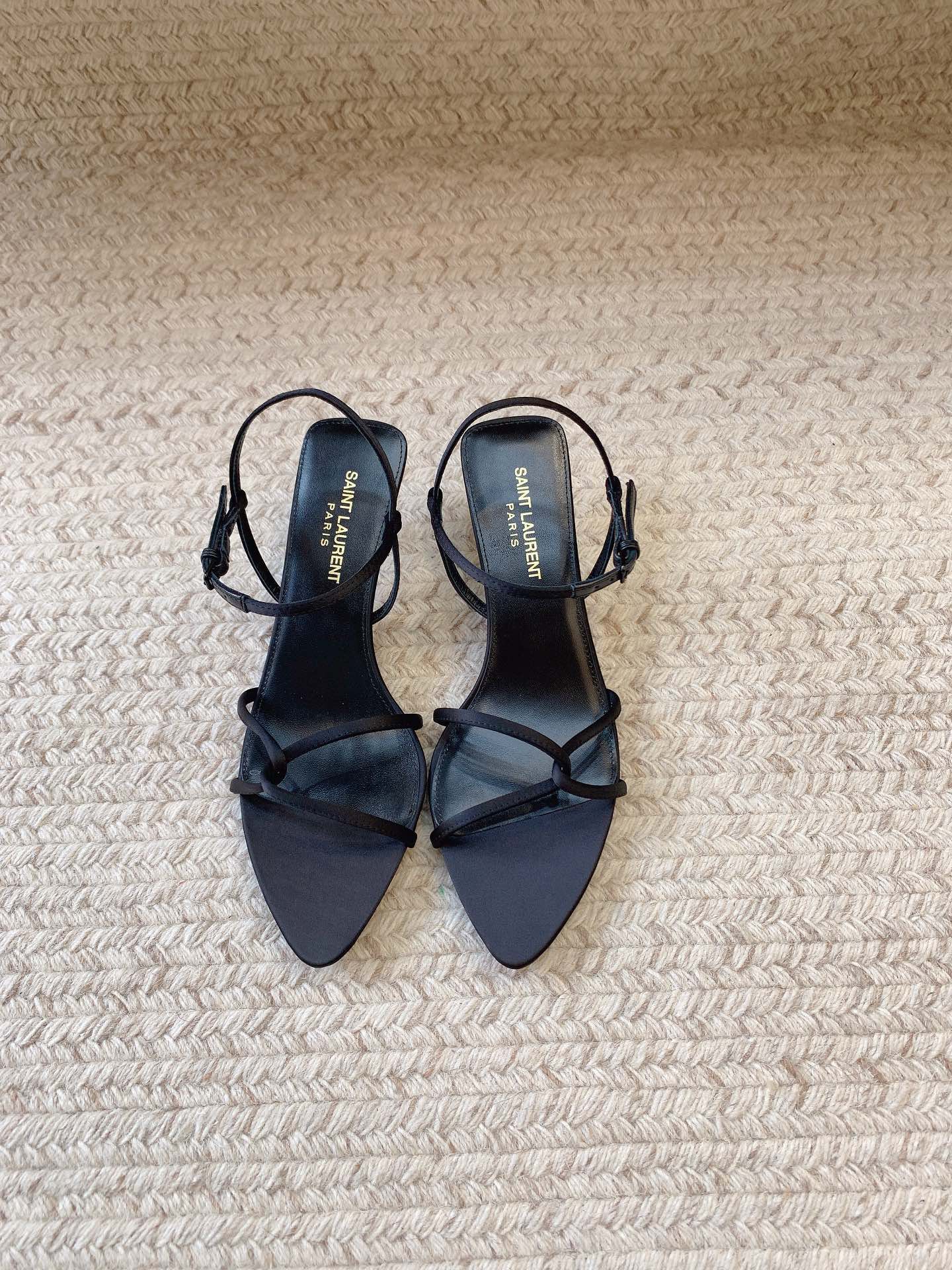 STRAPPY MID HEEL SANDALS IN BLACK SILK