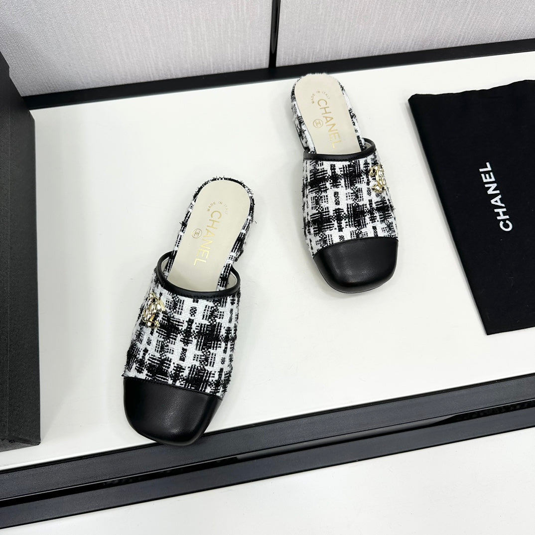 CC FLAT MULE IN WHITE MIX BLACK WOOL TWEED AND CALFSKIN