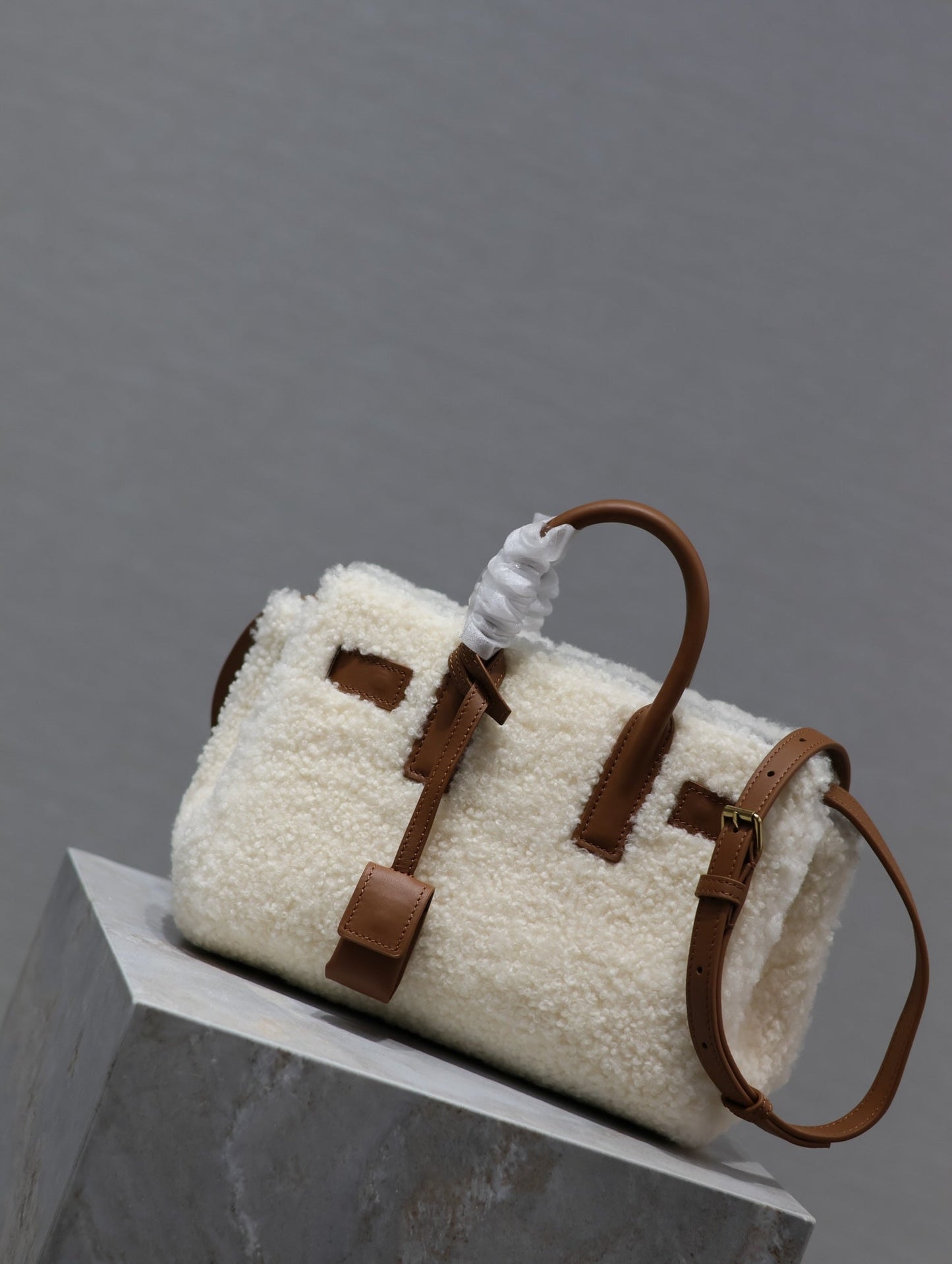 SAC DE JOUR 22 IN WHITE SHEARLING AND BROWN CALFSKIN TRIM