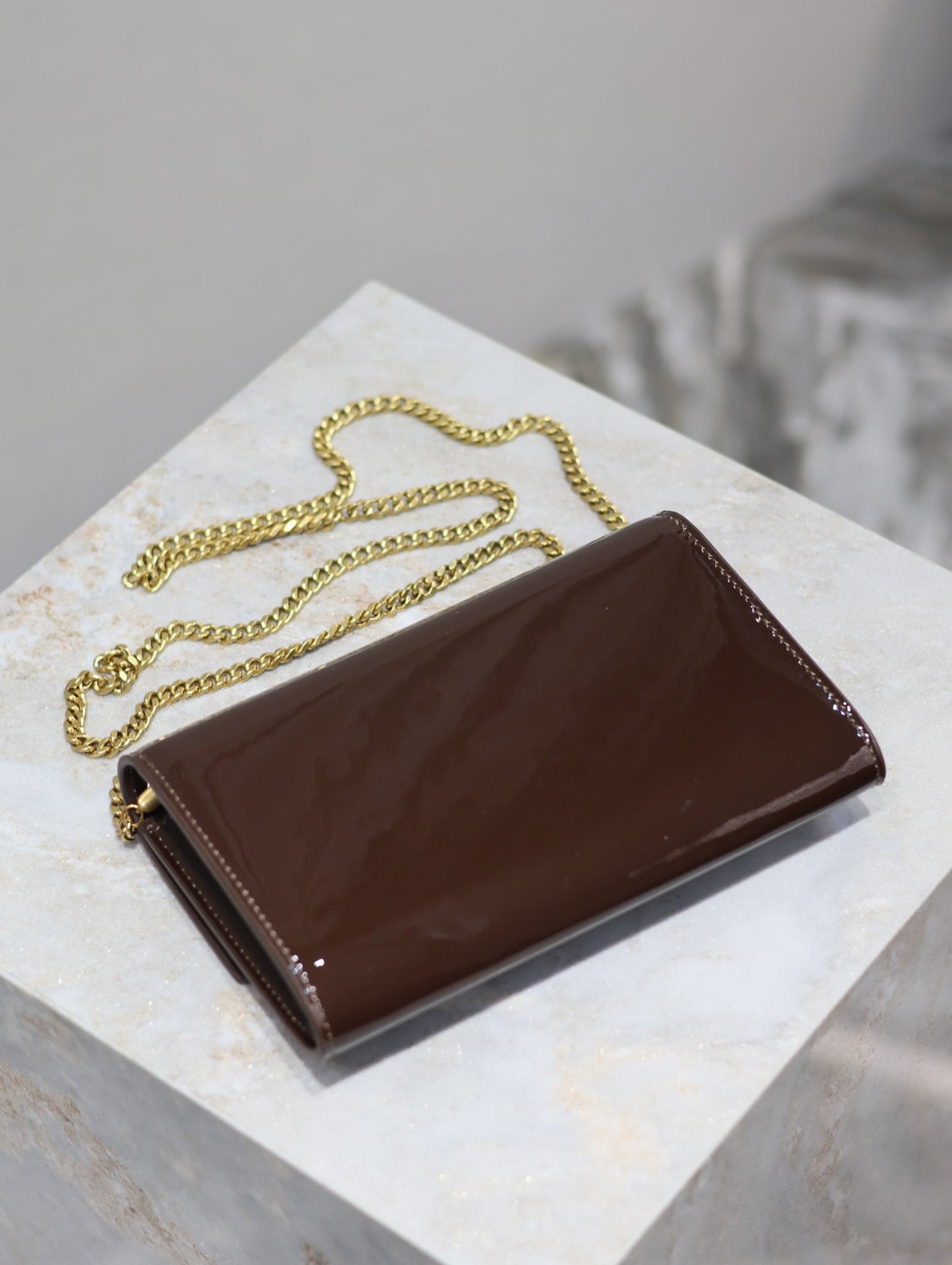 uptown chain wallet 19cm dark brown patent calfskin