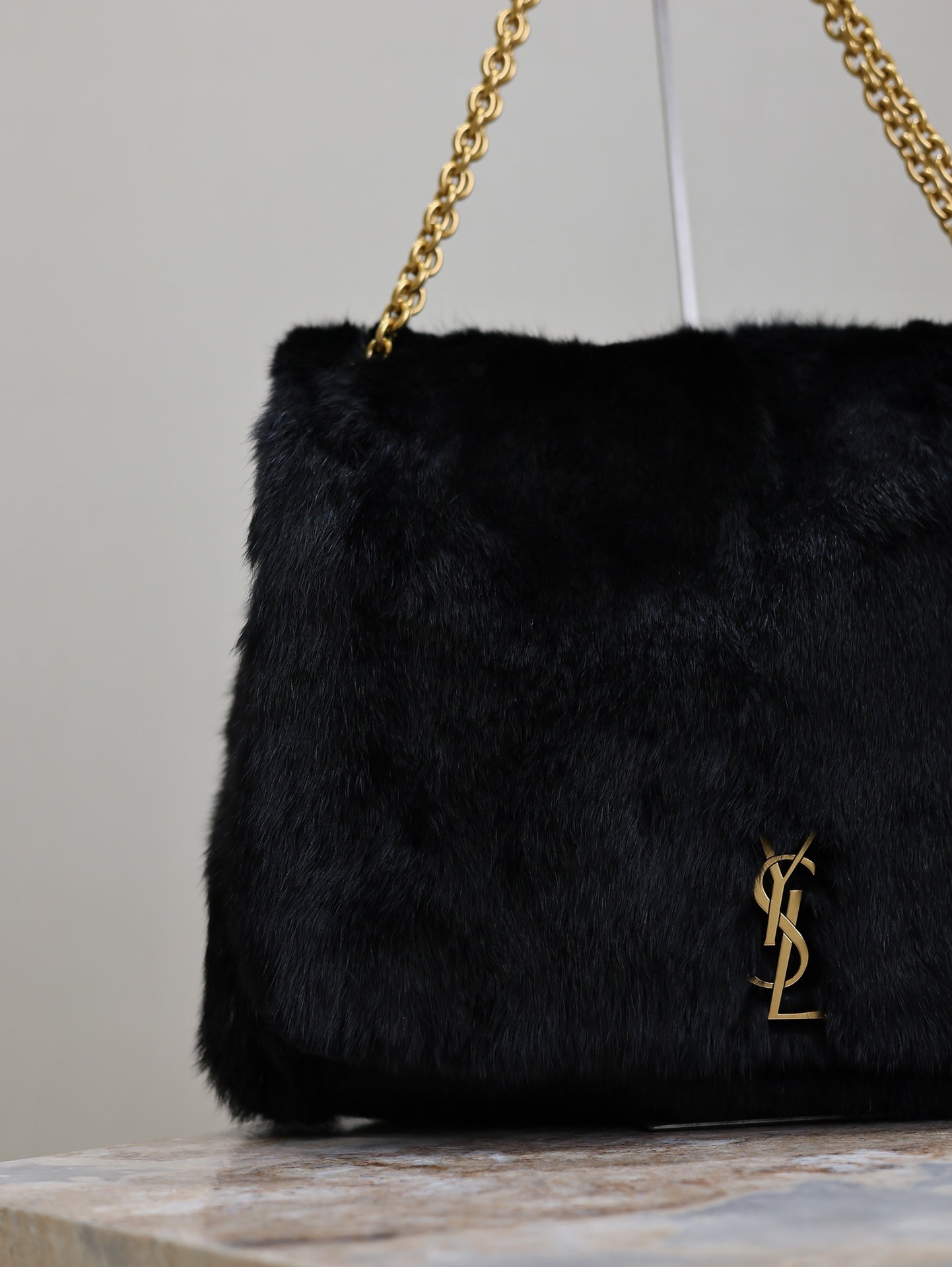 JAMIE 4.3 LARGE BAG 43 IN BLACK LAMB FUR GOLD HARDWARE