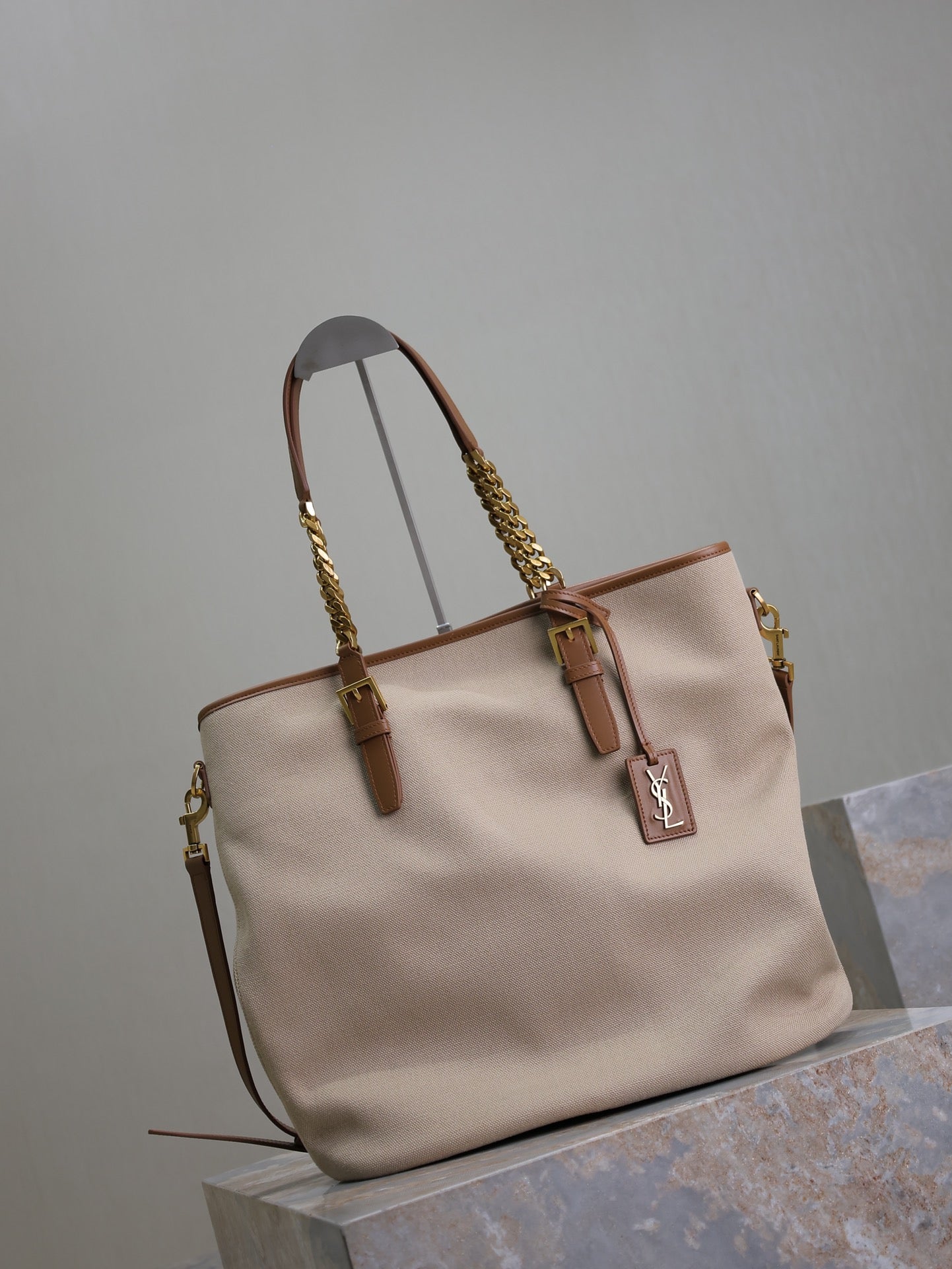 TOTE BAG 38 IN WHITE CANVAS AND BROWN LEATHER TRIM GOLD HARDWARE