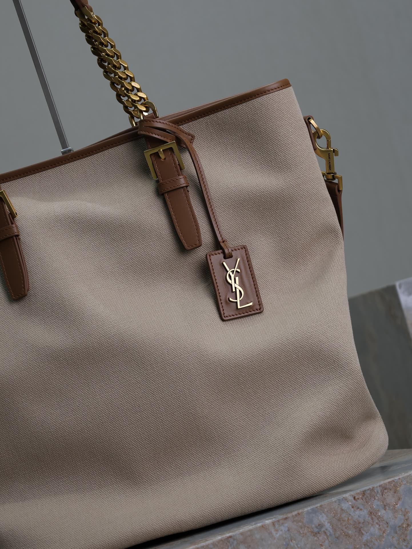 TOTE BAG 38 IN WHITE CANVAS AND BROWN LEATHER TRIM GOLD HARDWARE