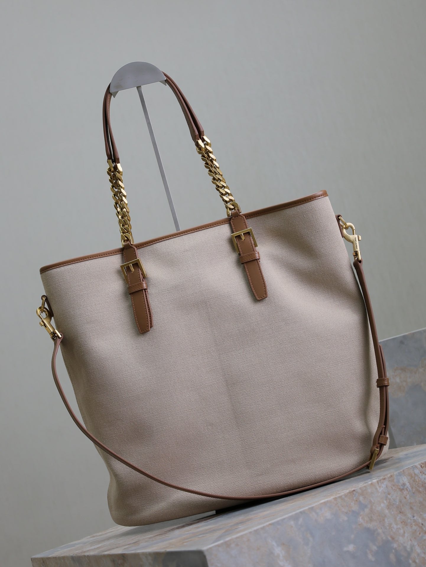 TOTE BAG 38 IN WHITE CANVAS AND BROWN LEATHER TRIM GOLD HARDWARE