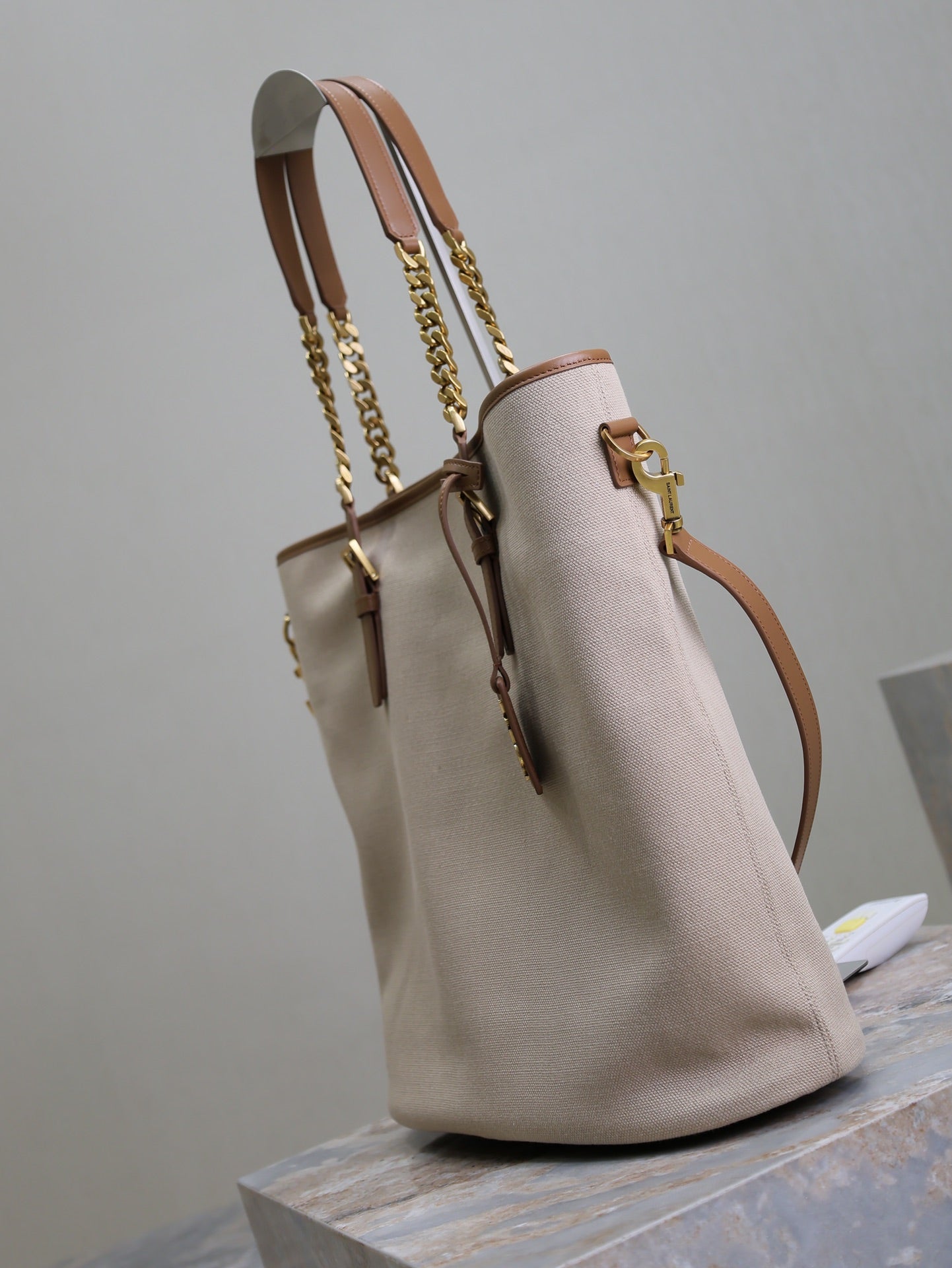 TOTE BAG 38 IN WHITE CANVAS AND BROWN LEATHER TRIM GOLD HARDWARE