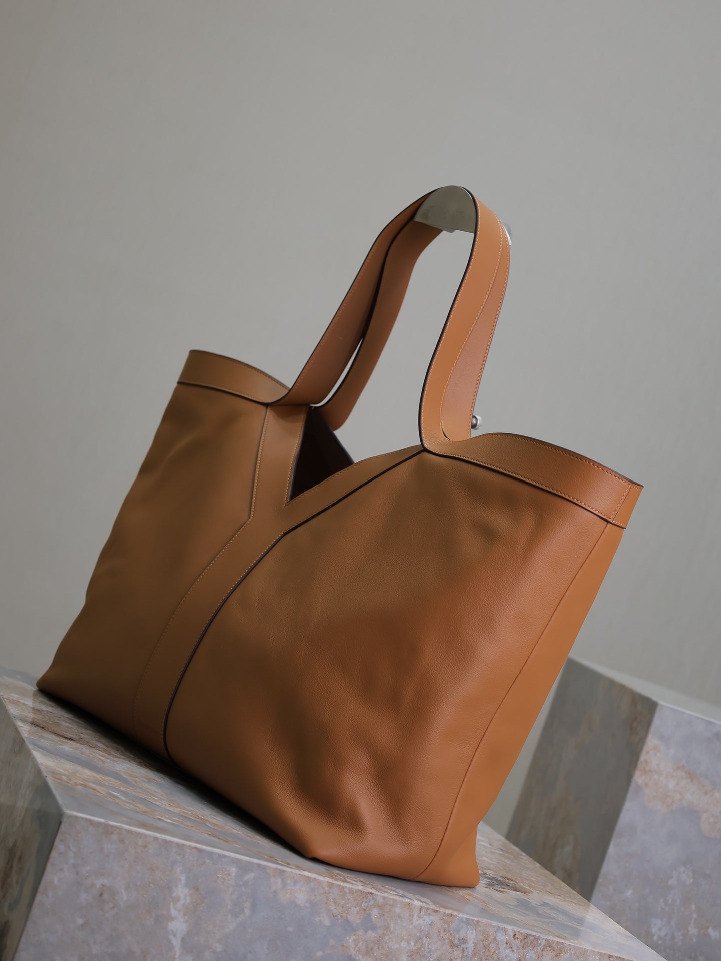 TOTE BAG 50 IN CINNAMON BROWN CALFSKIN