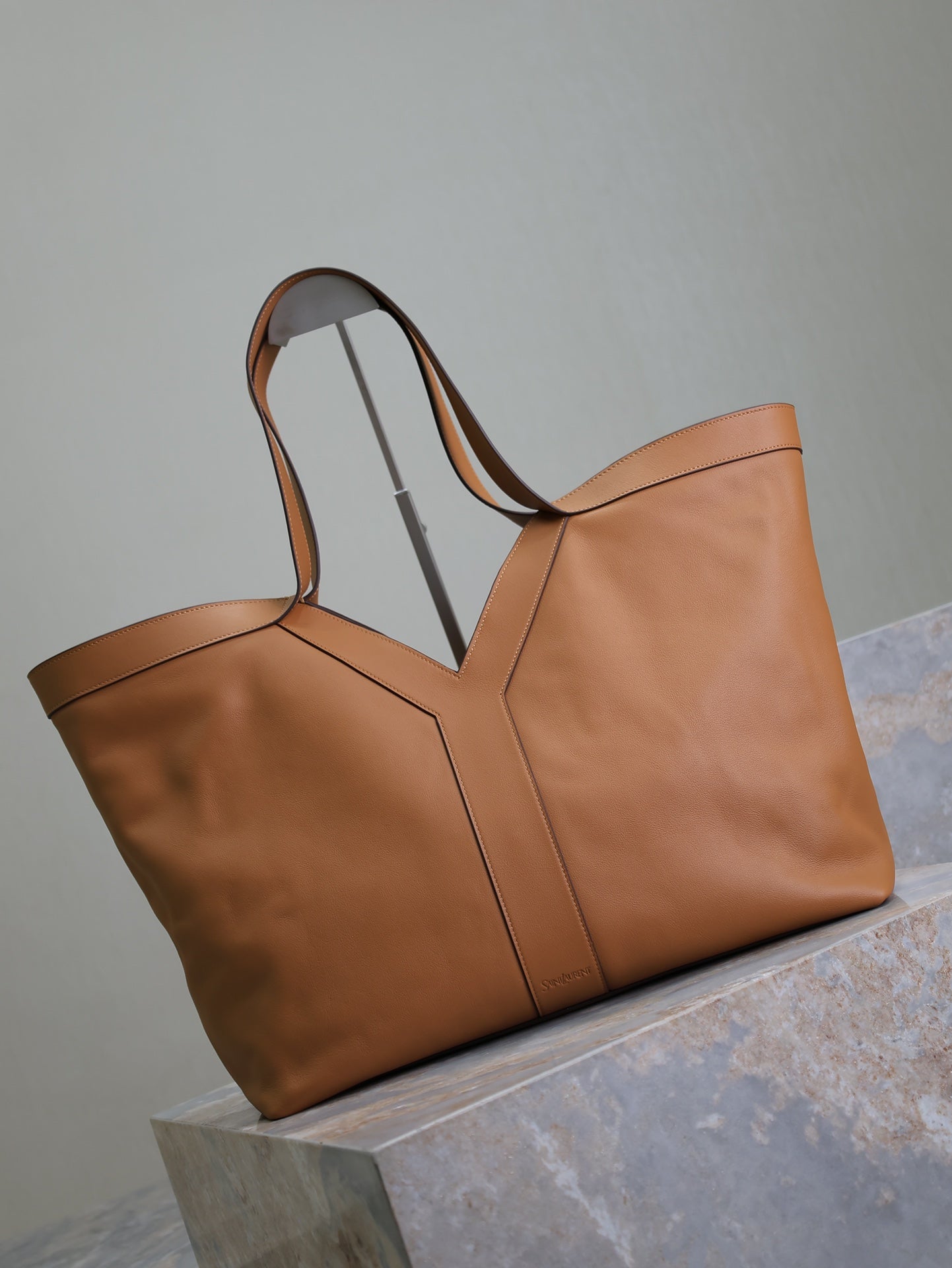 TOTE BAG 50 IN CINNAMON BROWN CALFSKIN