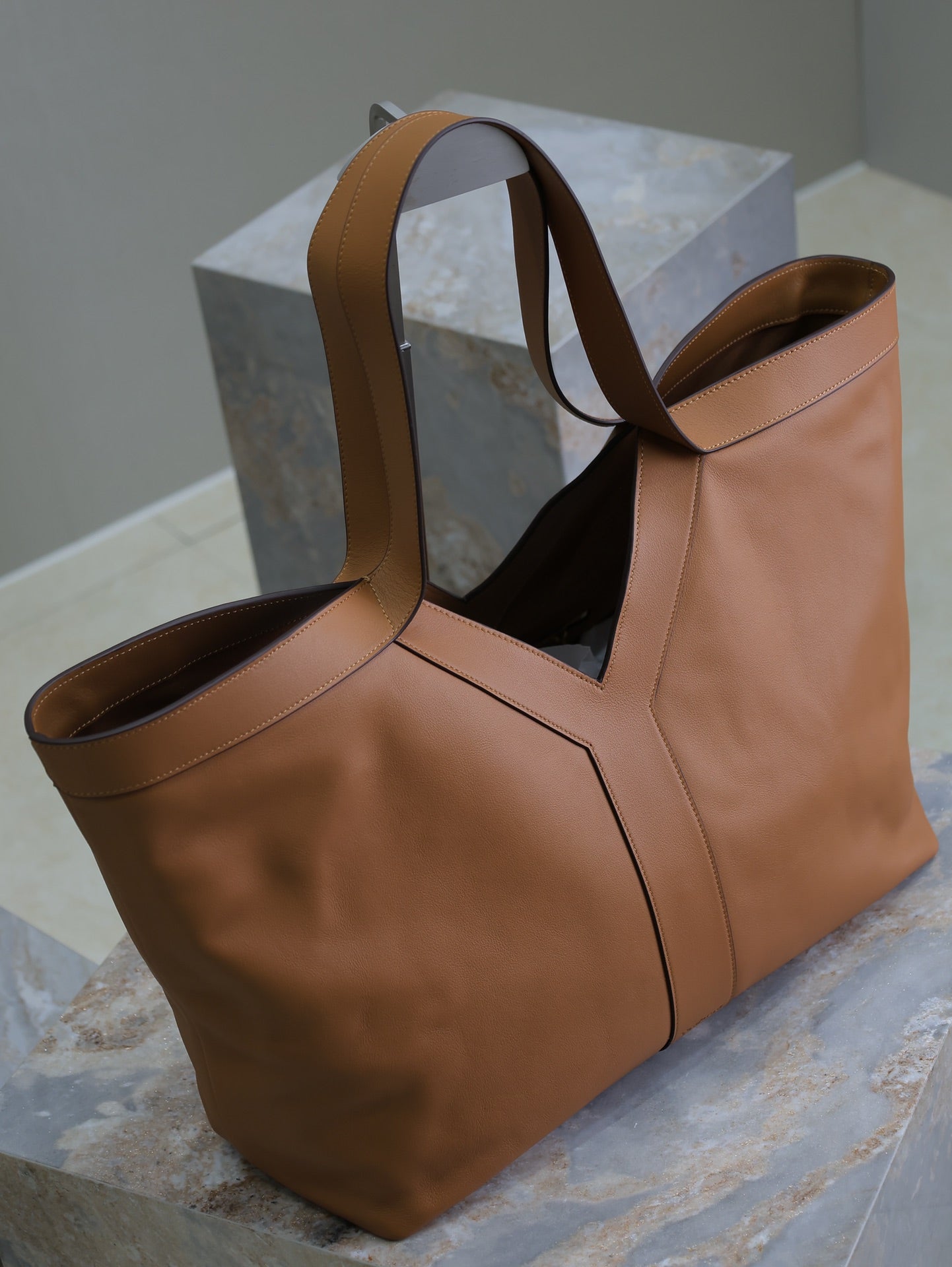 TOTE BAG 50 IN CINNAMON BROWN CALFSKIN