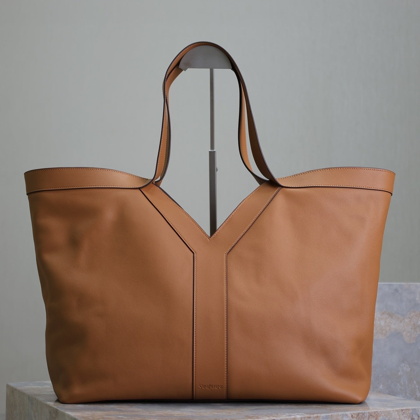 TOTE BAG 50 IN CINNAMON BROWN CALFSKIN