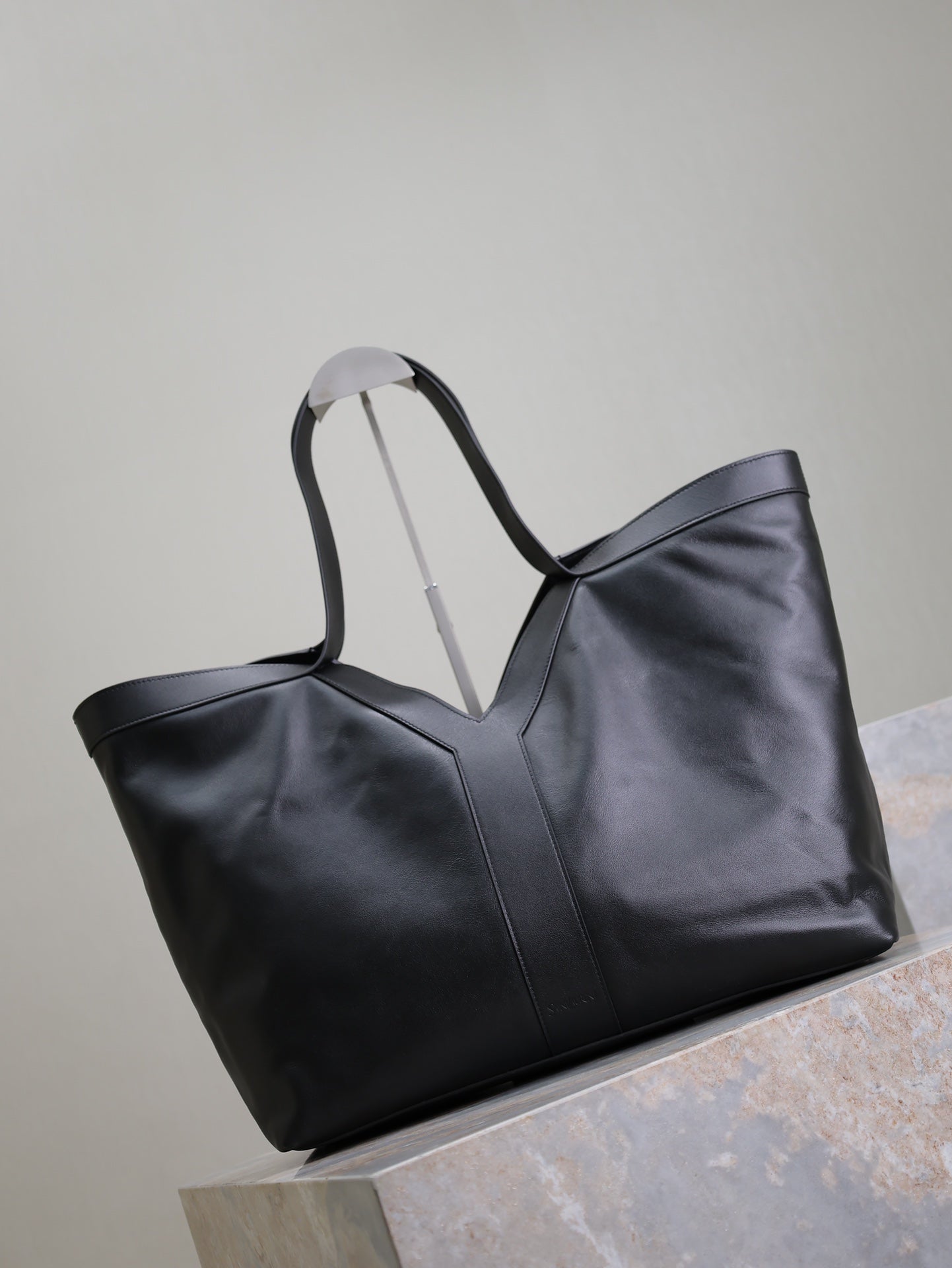 TOTE BAG 50 IN BLACK CALFSKIN