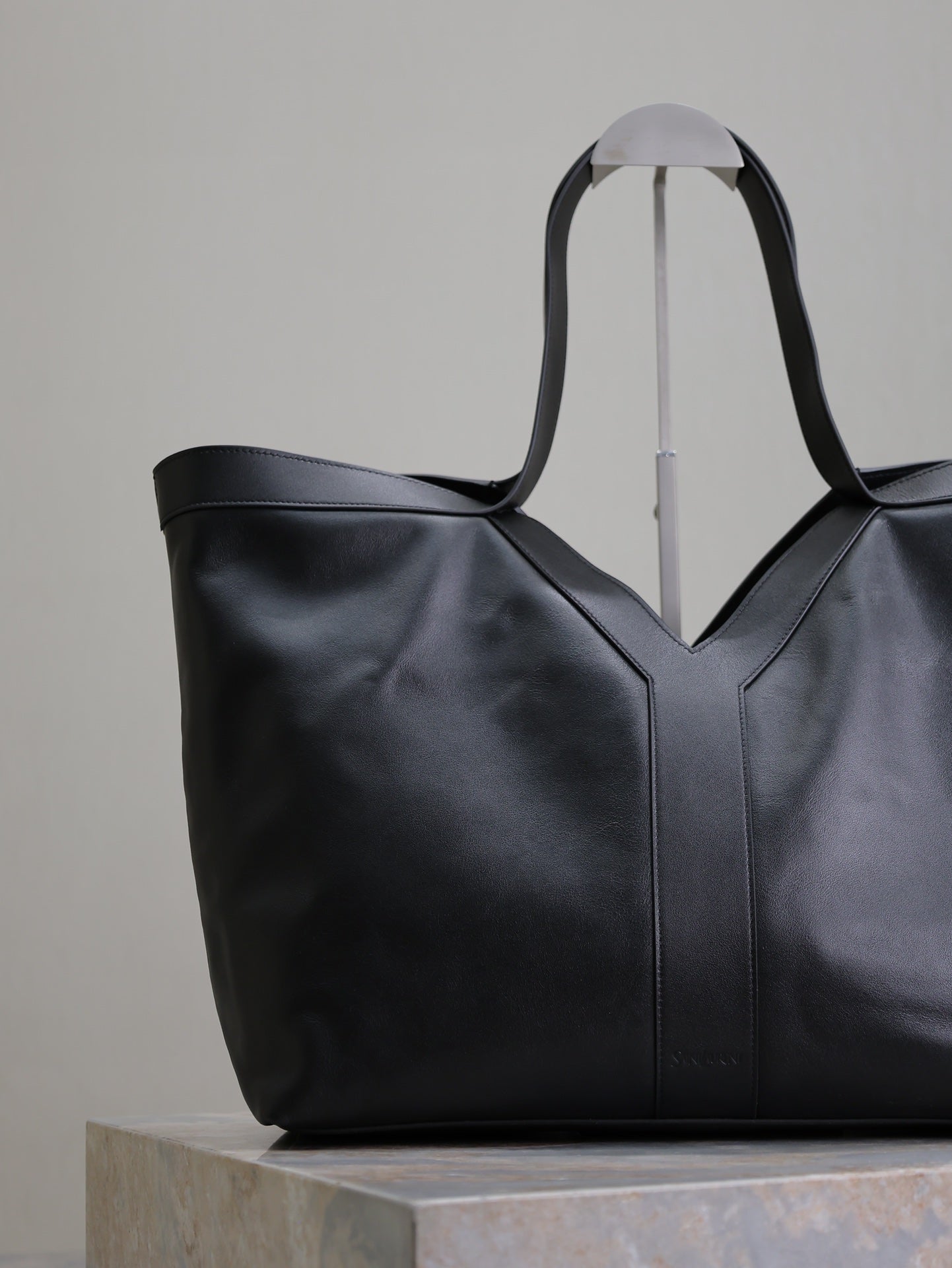 TOTE BAG 50 IN BLACK CALFSKIN