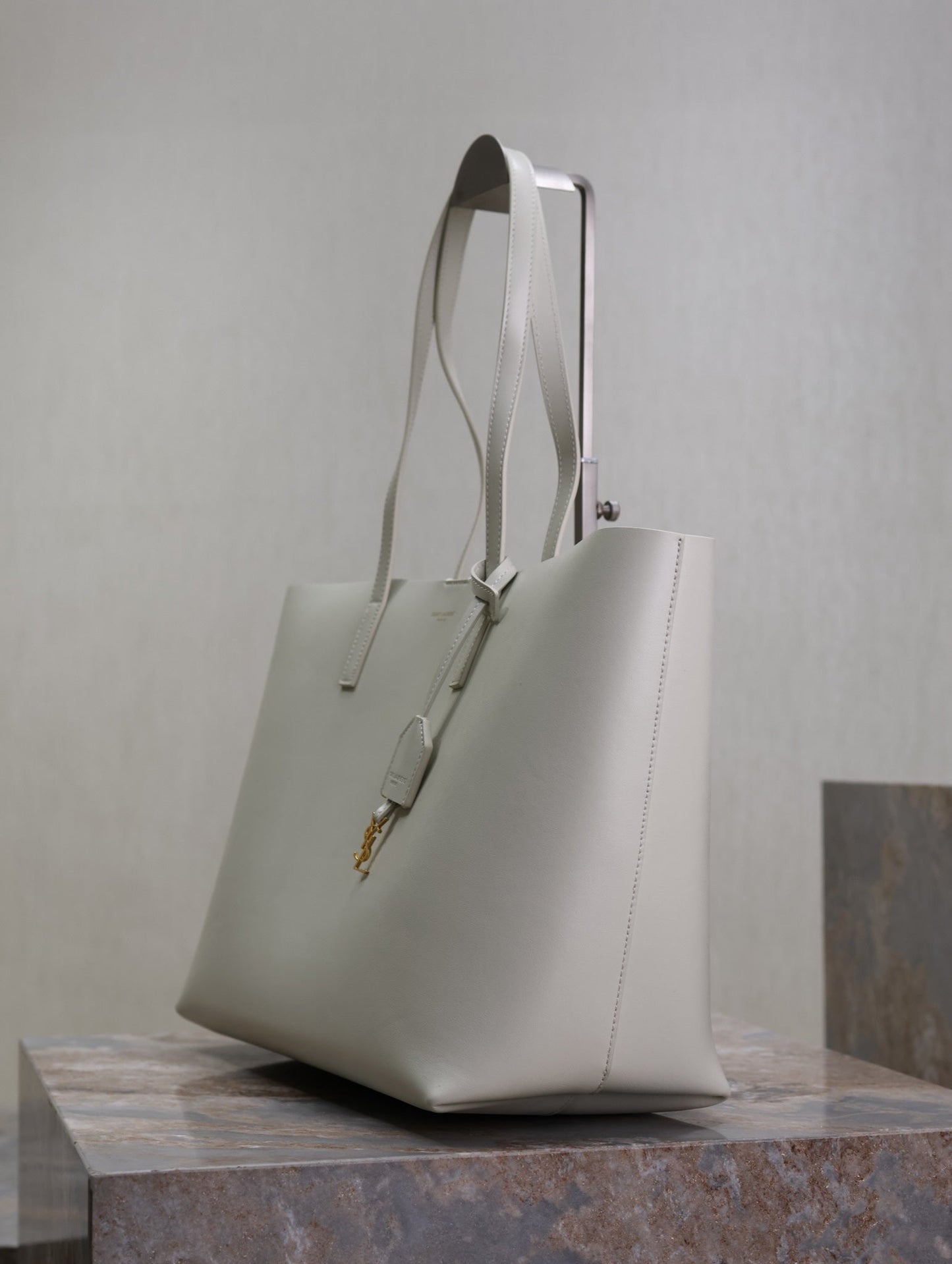 SHOPPING TOTE BAG 38 IN WHITE CALFSKIN