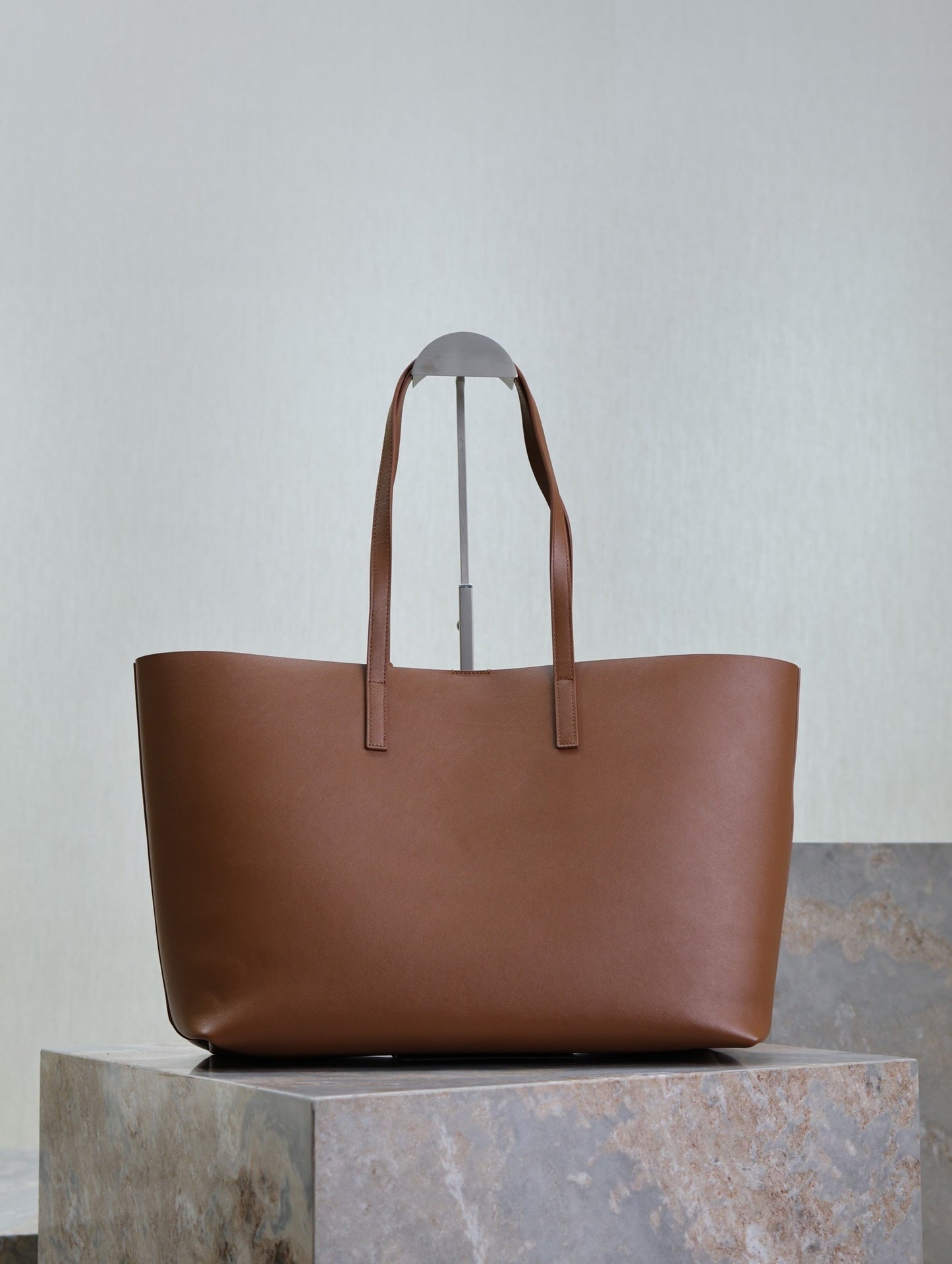 SHOPPING TOTE BAG 38 IN RED BROWN CALFSKIN