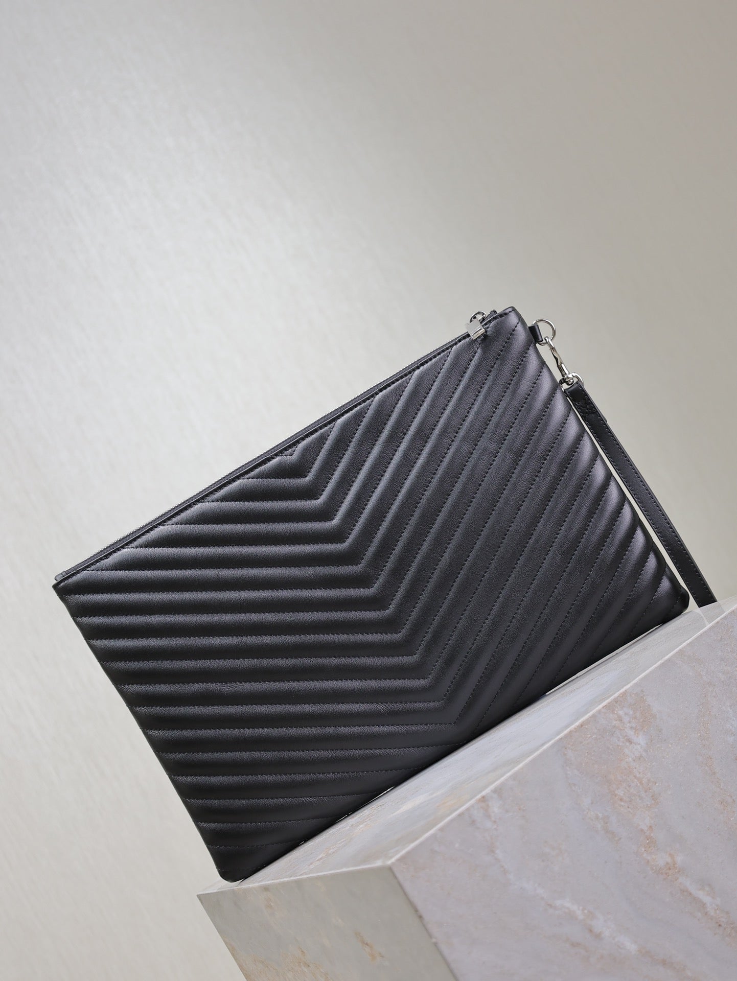 CLUTCH 36 IN BLACK QUILTED CALFSKIN SILVER BUCKLE