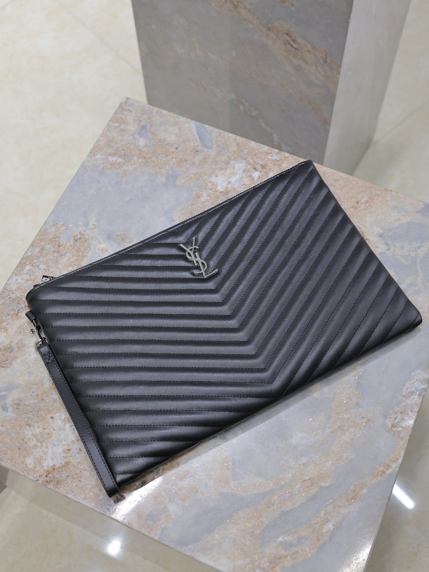 CLUTCH 36 IN BLACK QUILTED CALFSKIN SILVER BUCKLE