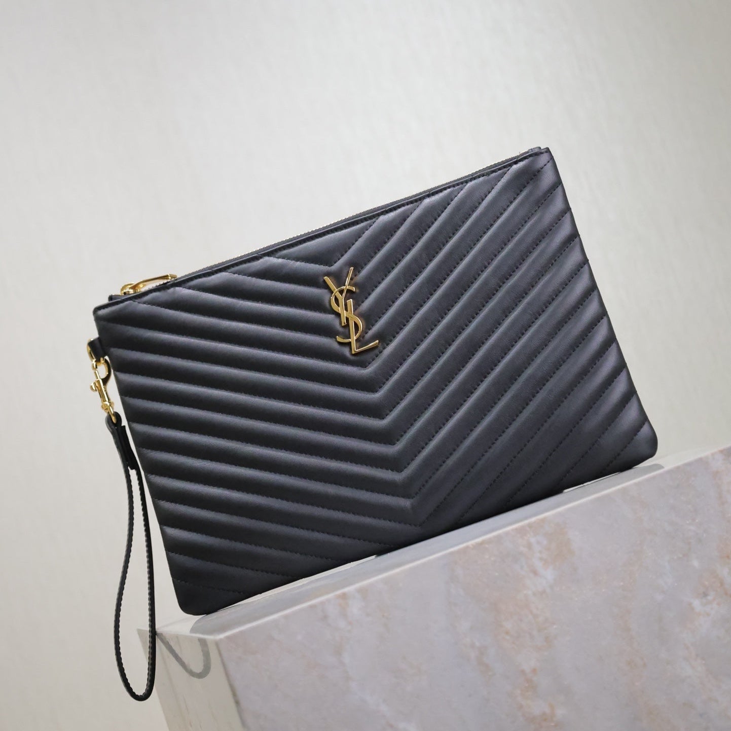 CLUTCH 30 IN BLACK QUILTED CALFSKIN GOLD BUCKLE