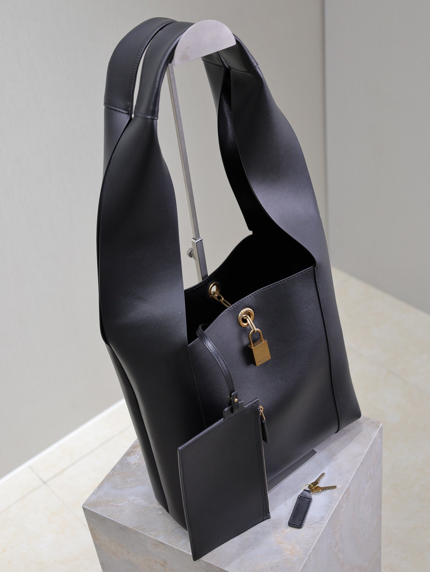 TANGER HOBO BAG 27 IN BLACK CALFSKIN