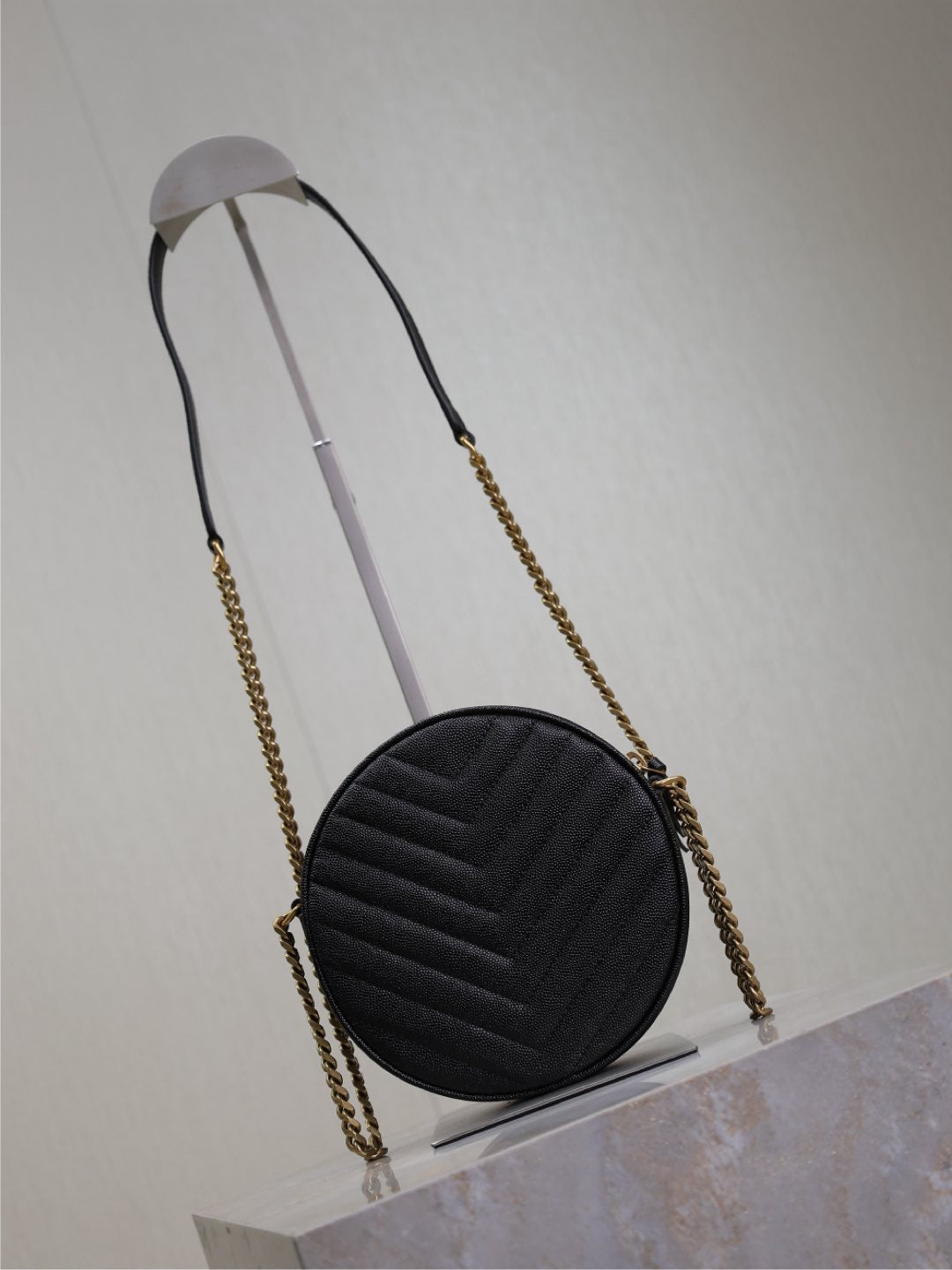 VINYLE SMALL ROUND BAG 17 IN BLACK CAVIAR LEATHER GOLD HARDWARE