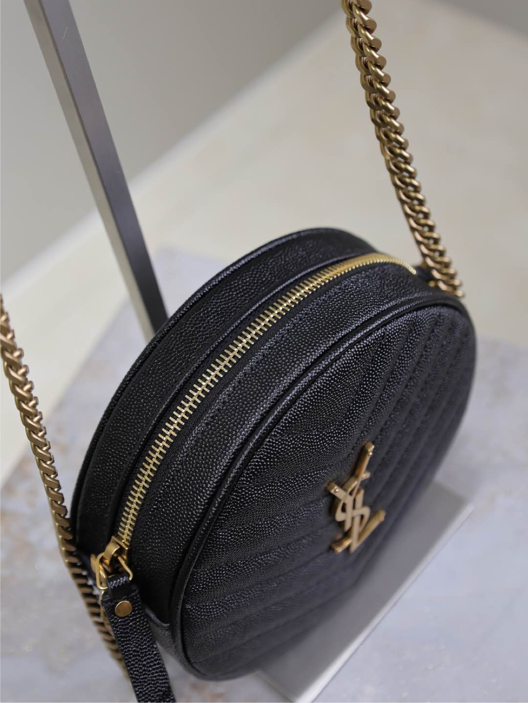 VINYLE SMALL ROUND BAG 17 IN BLACK CAVIAR LEATHER GOLD HARDWARE