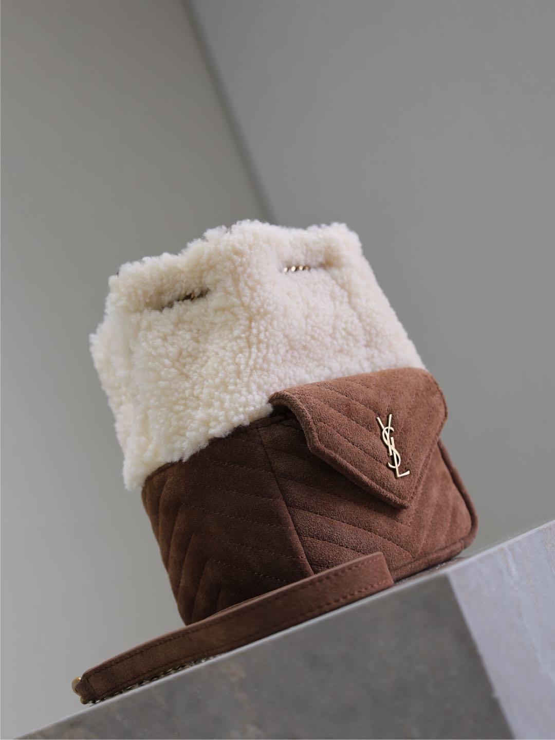 JOE MINI BUCKET BAG 19 IN WHITE SHEARLING AND BROWN SUEDE