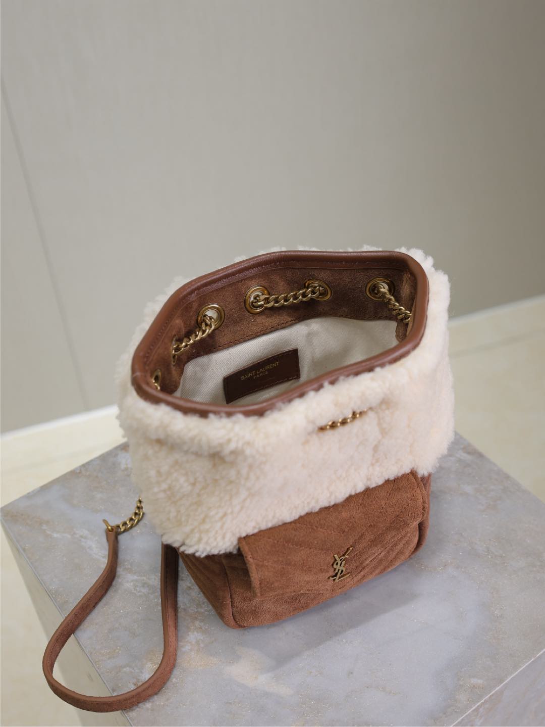 JOE MINI BUCKET BAG 19 IN WHITE SHEARLING AND BROWN SUEDE